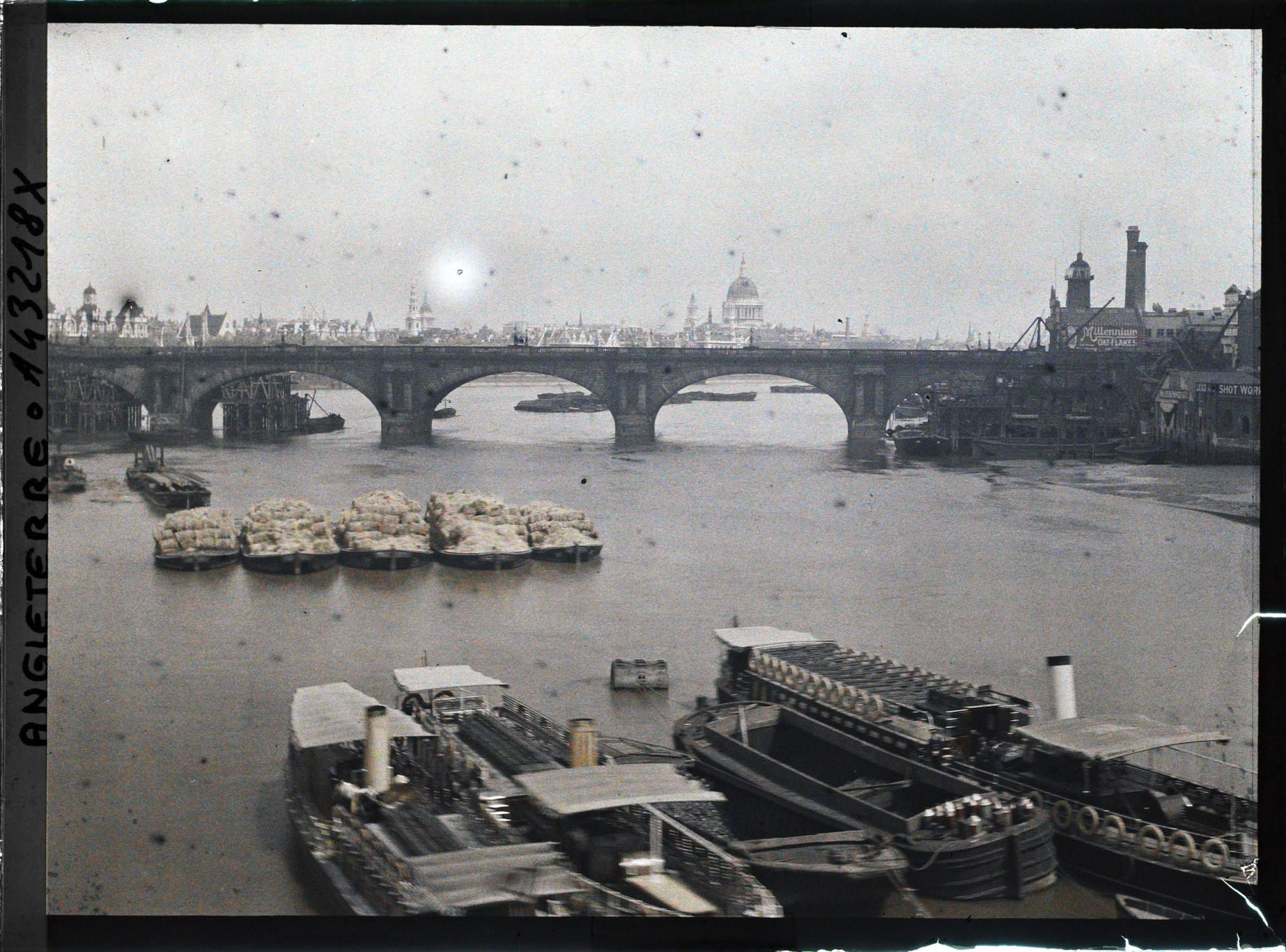 Image représentant La Tamise et au fond Saint Paul