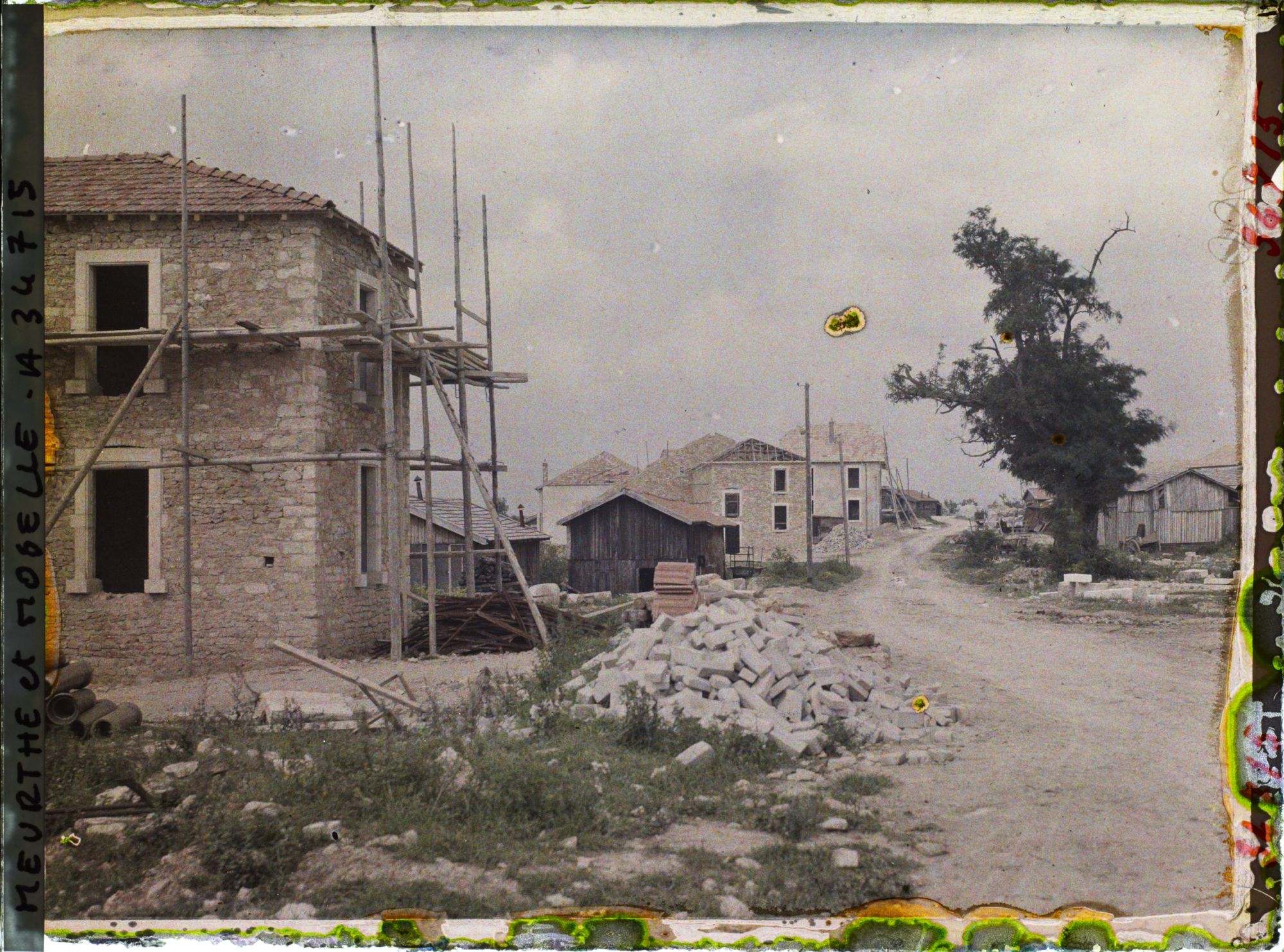 Image représentant St Baussant, Une vue du Village en reconstruction