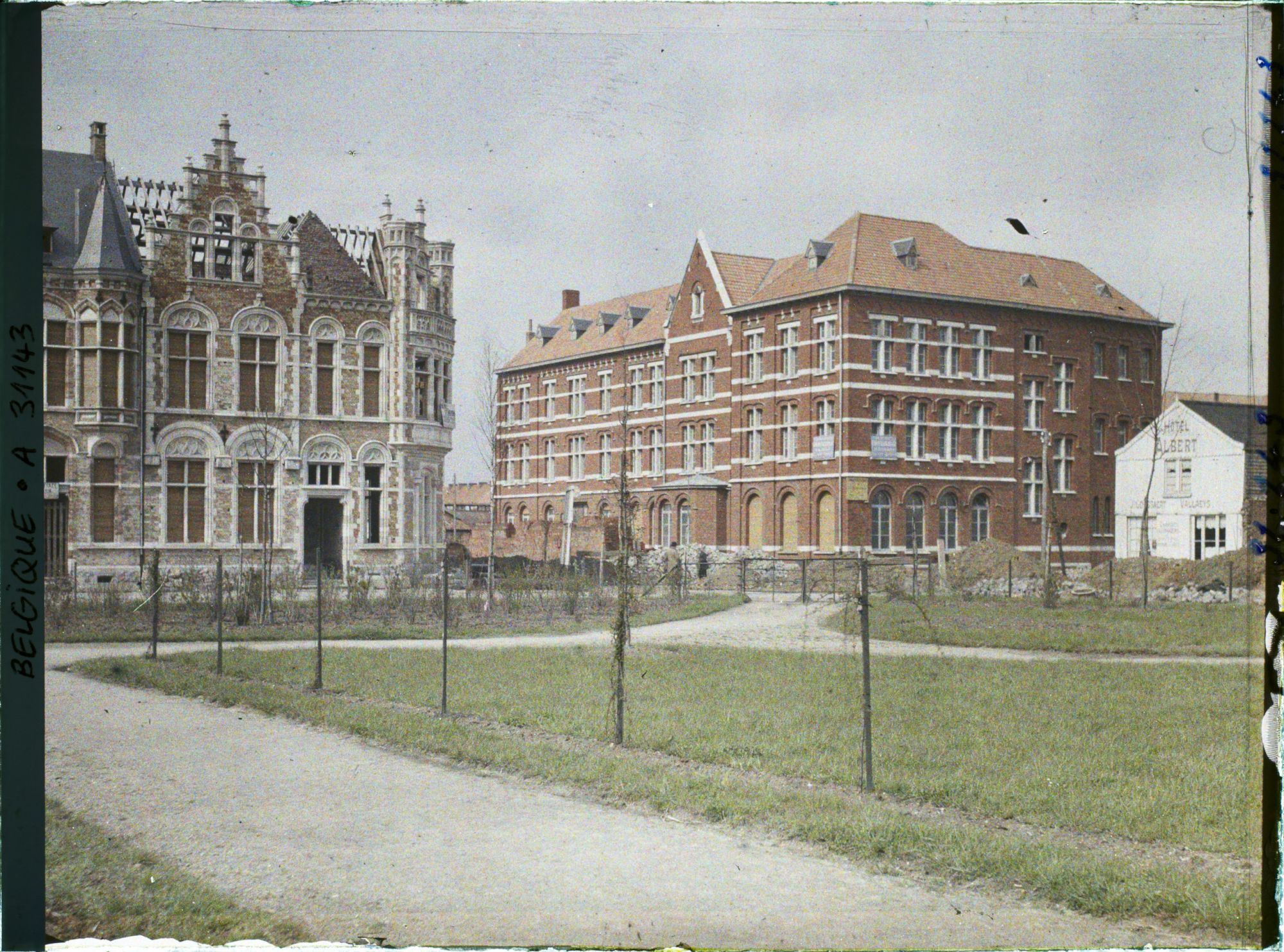 Image représentant Belgique, Ypres, Angle du Boulevard Malou et de la Place de la Gare