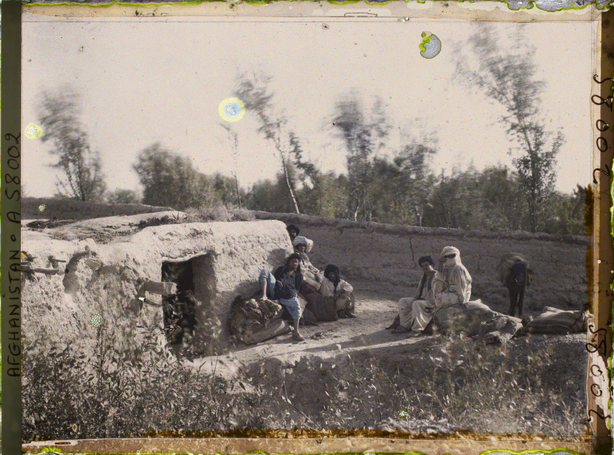 Image représentant Paysans attendant leur farine au moulin hydraulique
