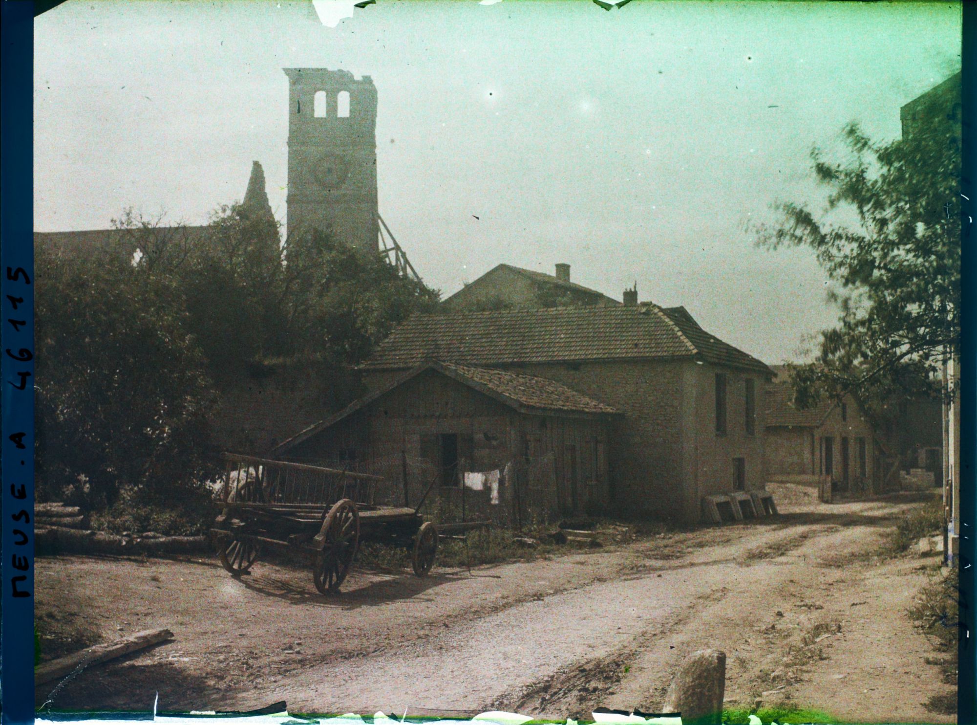 Image représentant France, Etain, Vue vers le clocher de l'Eglise