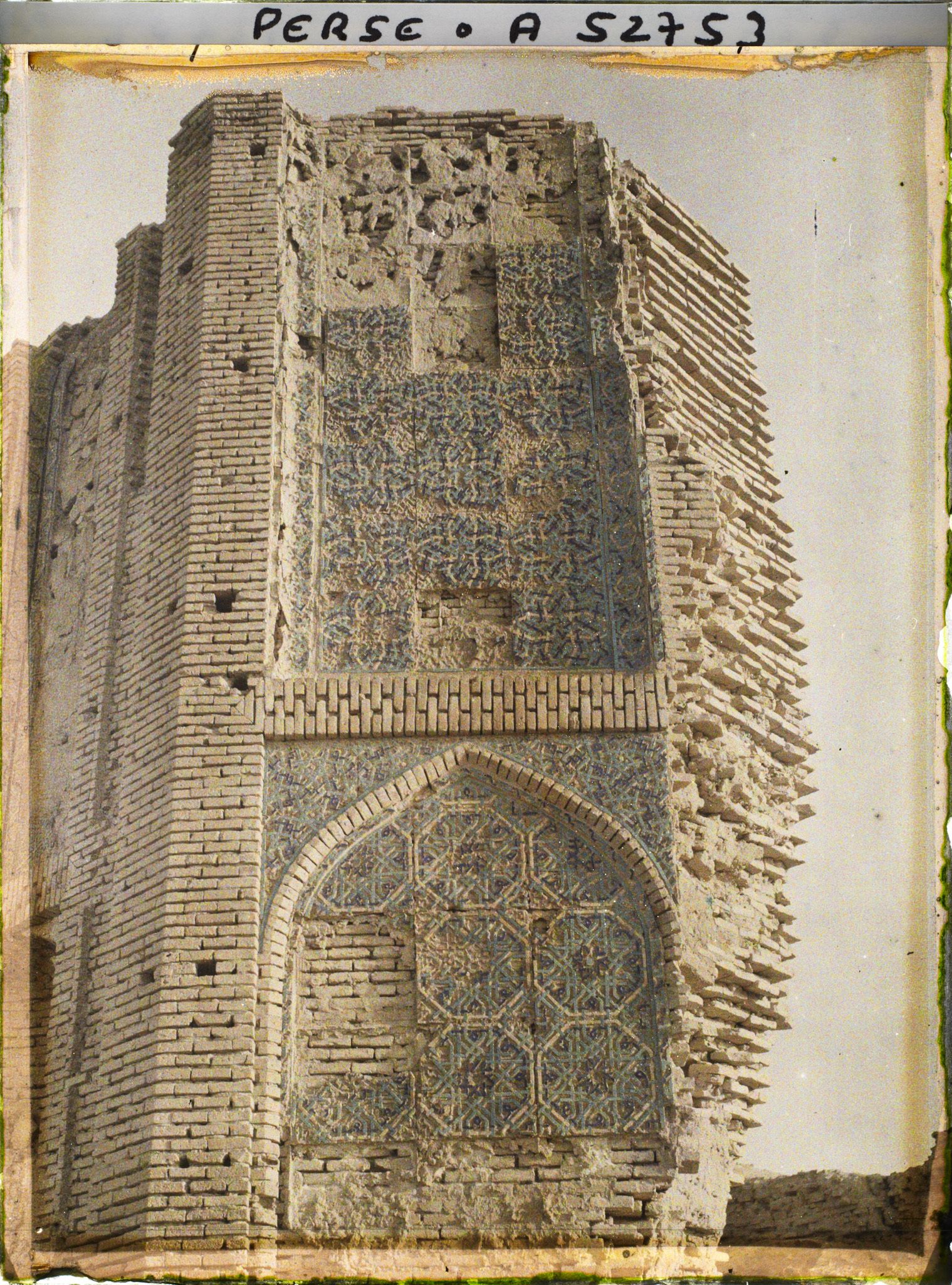 Image représentant Détail de l'iwan de la Masdjid-i-Djouma (Mosquée du Vendredi ou Grande mosquée, 1322)