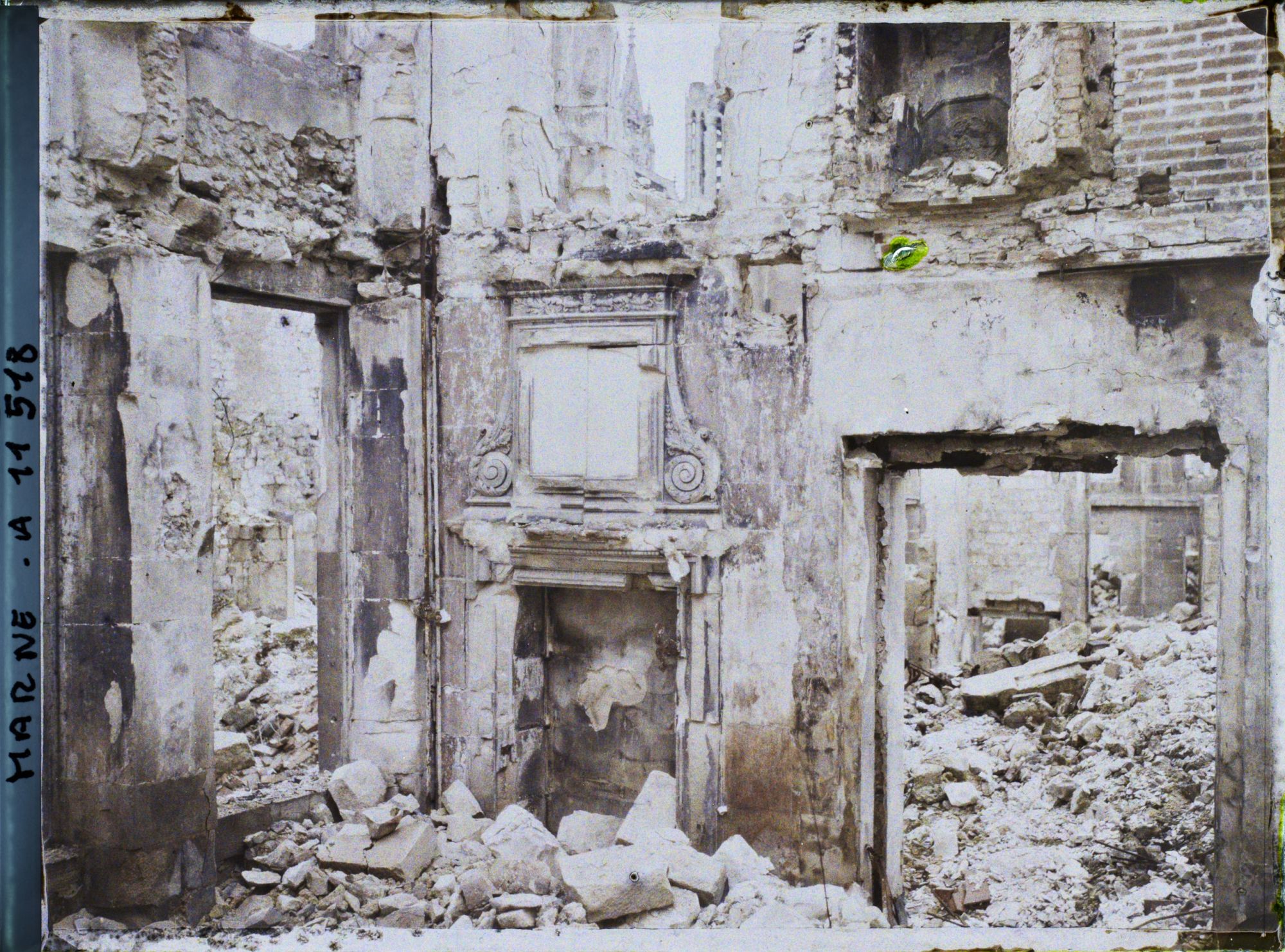 Image représentant Vestiges d'une cheminée, rue de la Grue