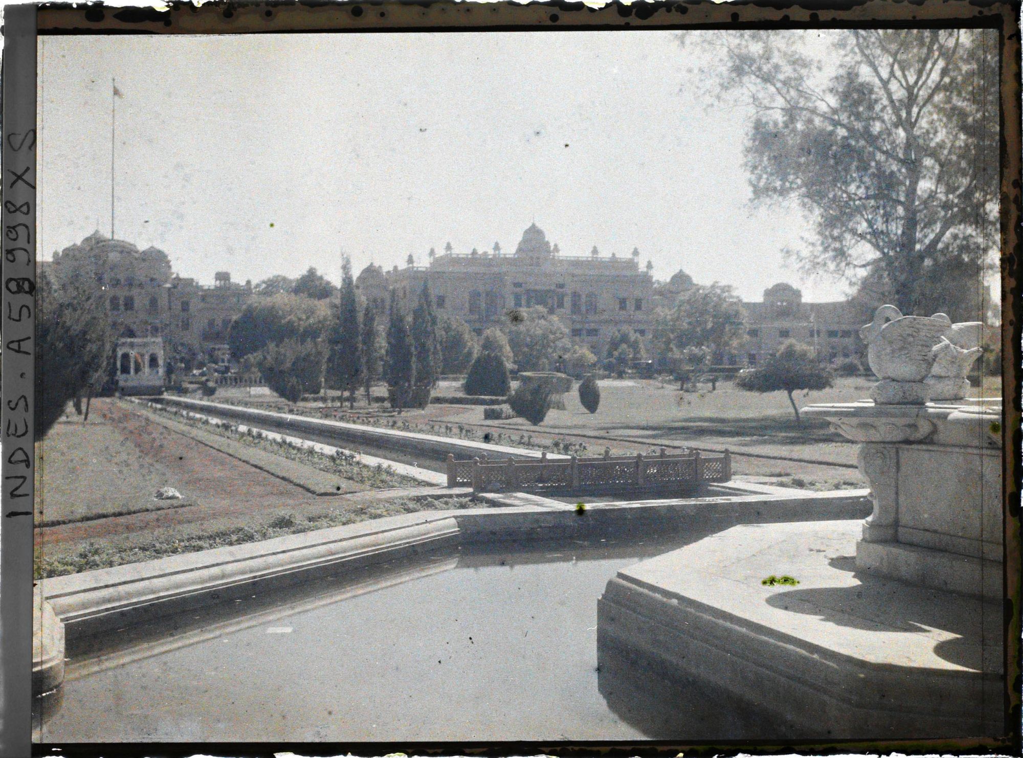 Image représentant Le nouveau palais et le Moti Bagh (jardin de la perle)