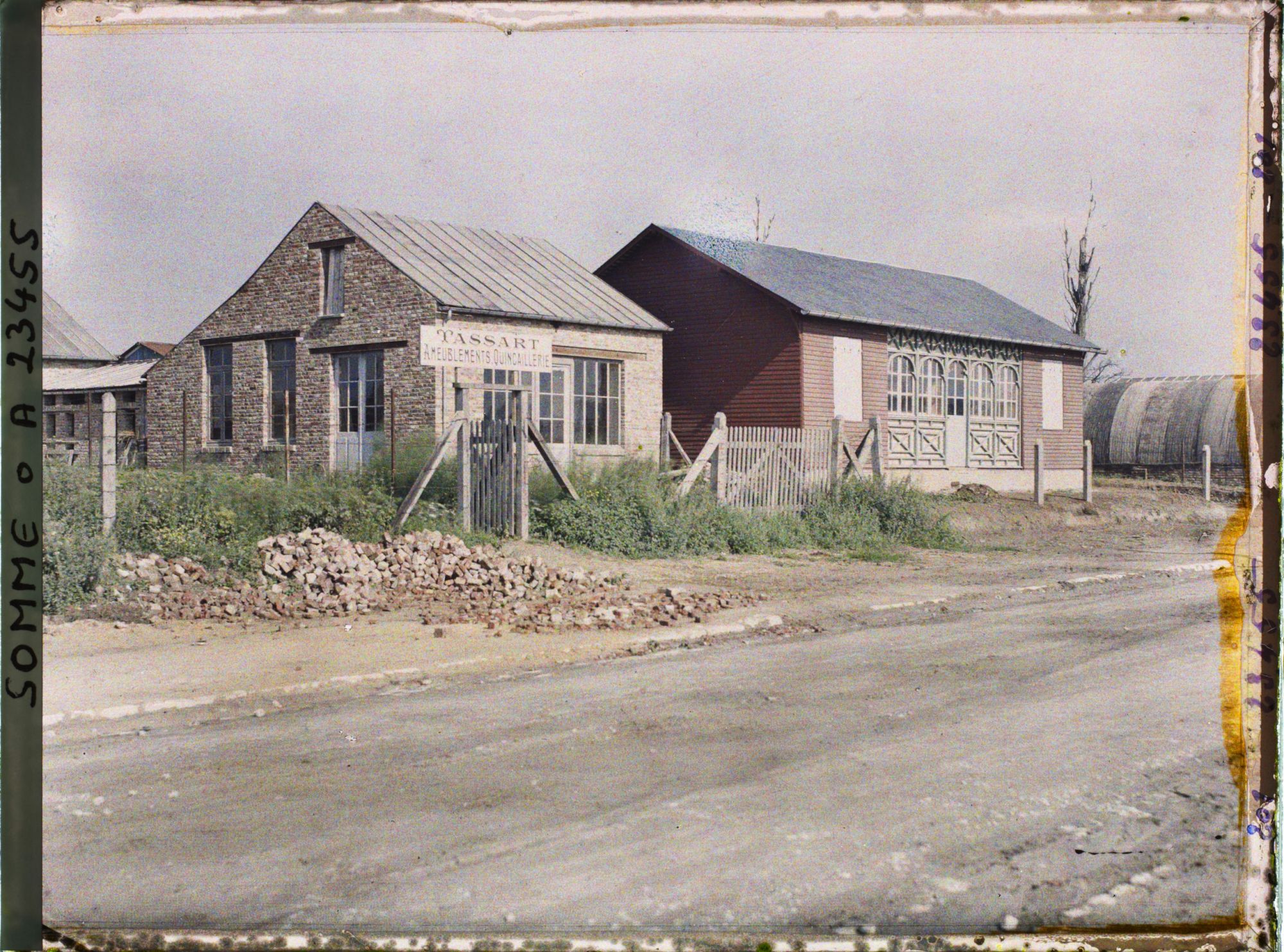 Image représentant France, Chaulnes, Un groupe de nouvelles maisons