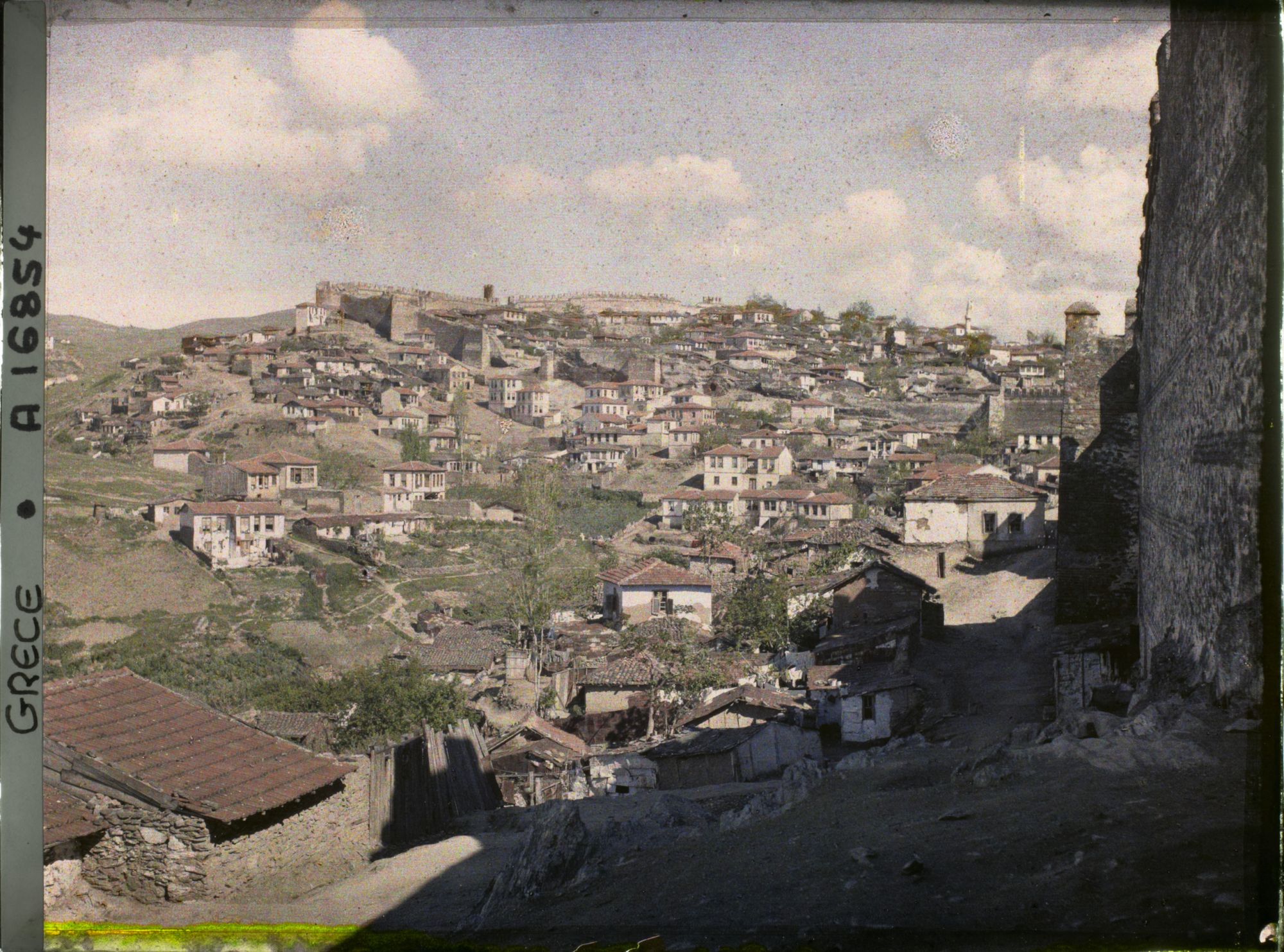 Image représentant Grèce, Salonique, Vue prise derrière les remparts