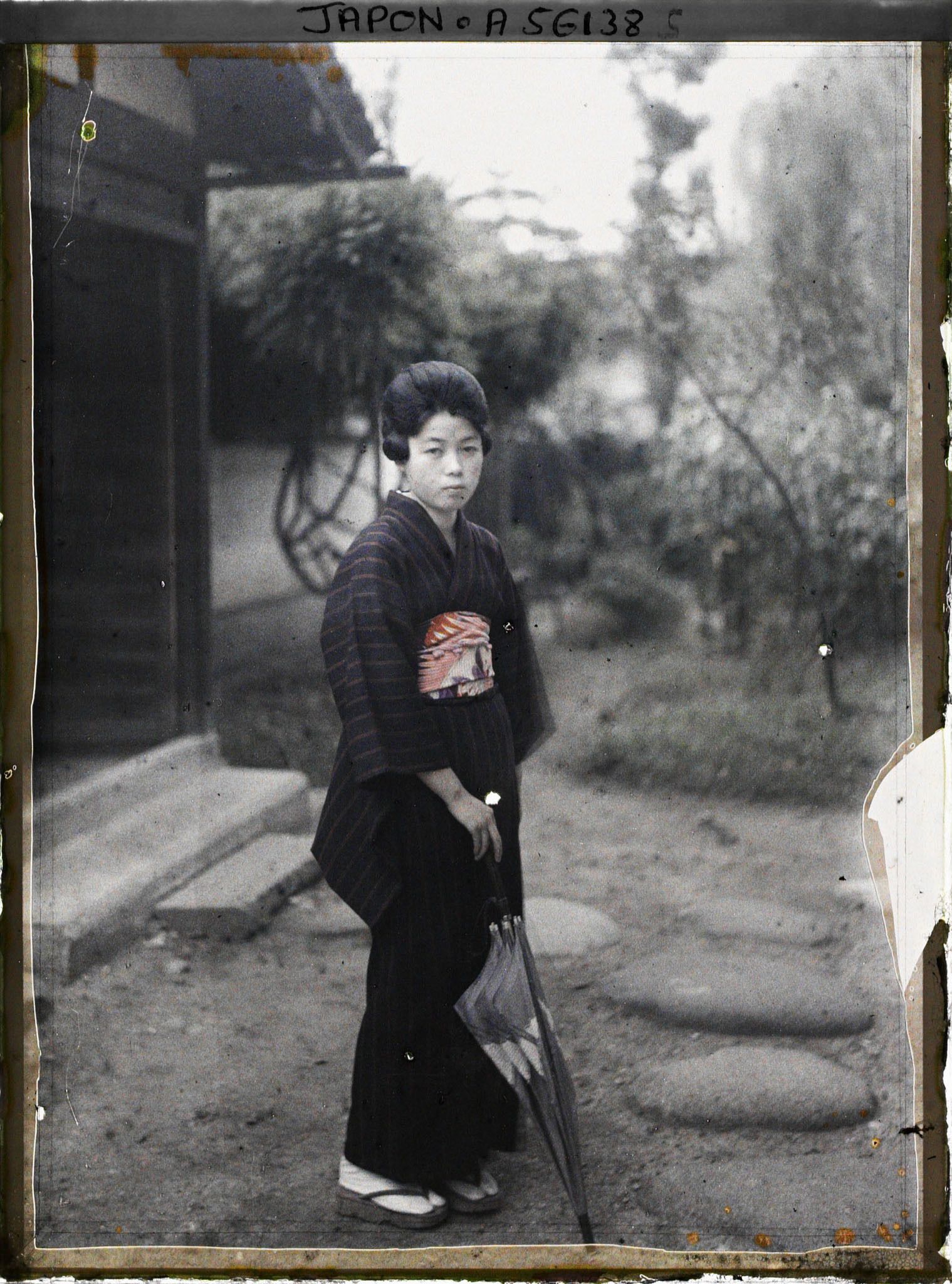 Image représentant Jeune villageoise en kimono