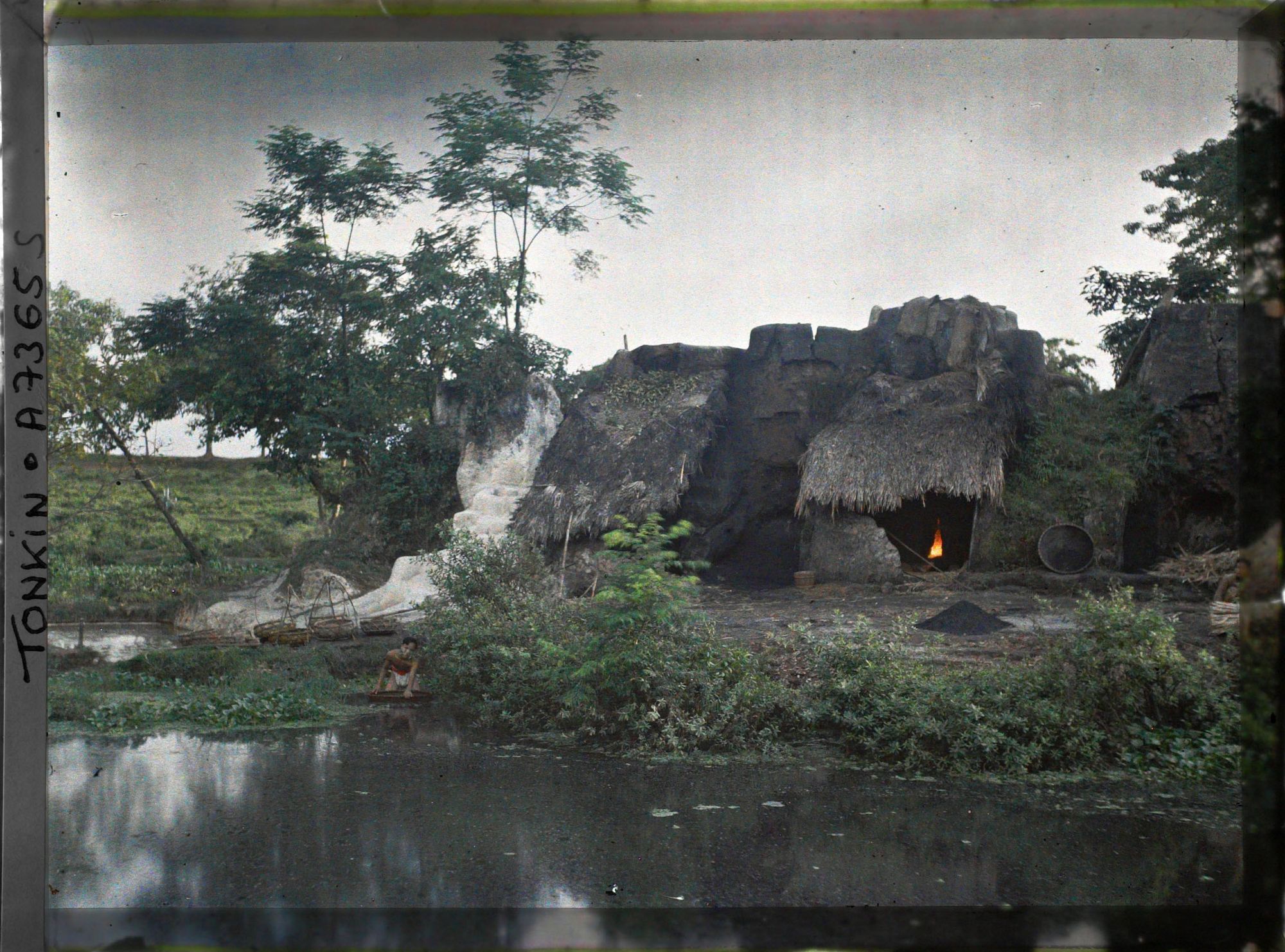 Image représentant Un four à papier vu de face