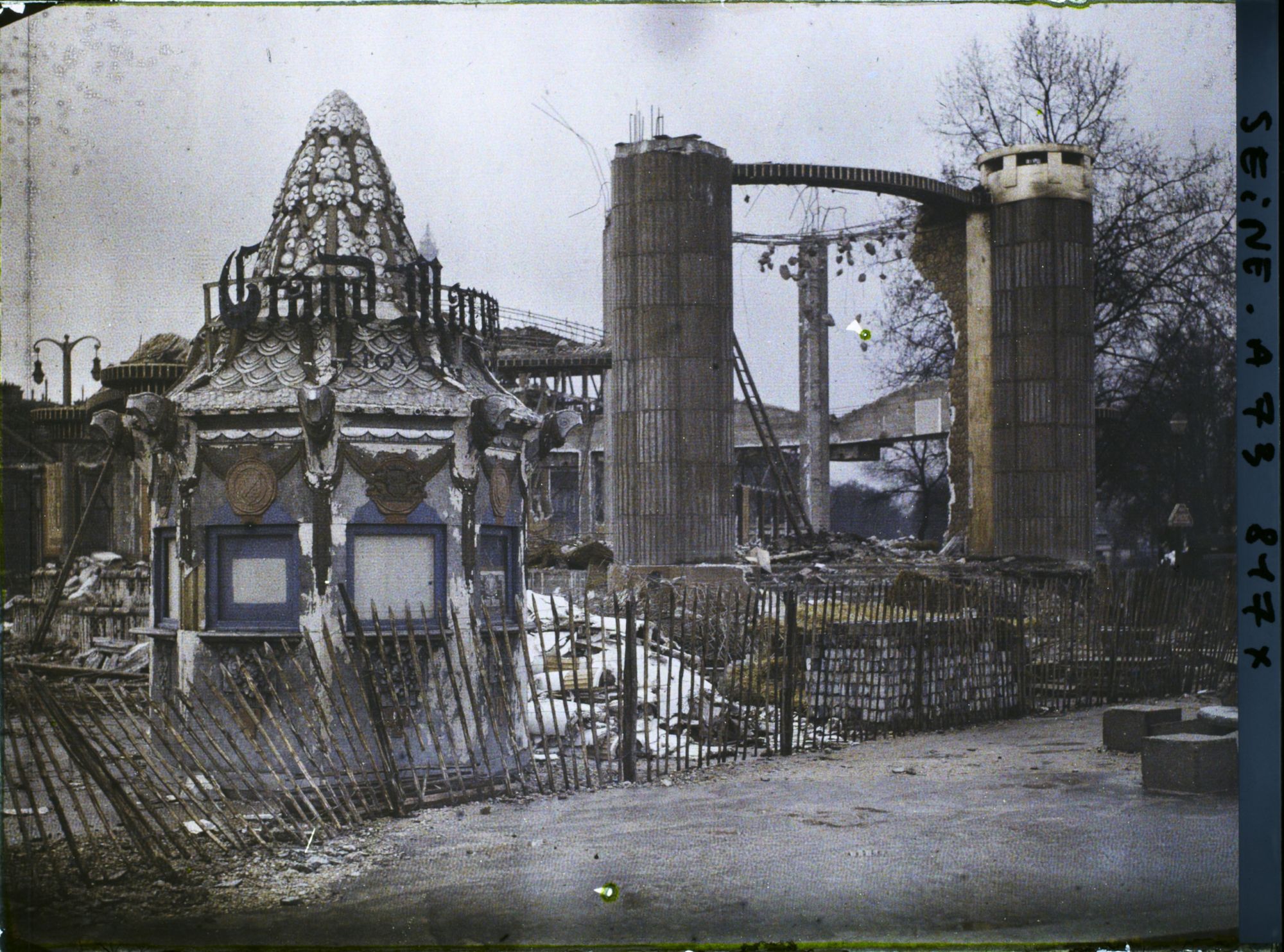 Image représentant L'exposition des arts décoratifs, démolition des pavillons