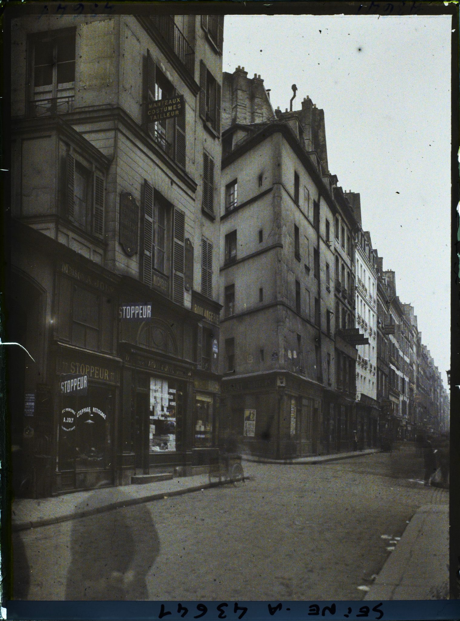 Image représentant L'angle des rues d'Aboukir et des Petits-Carreaux