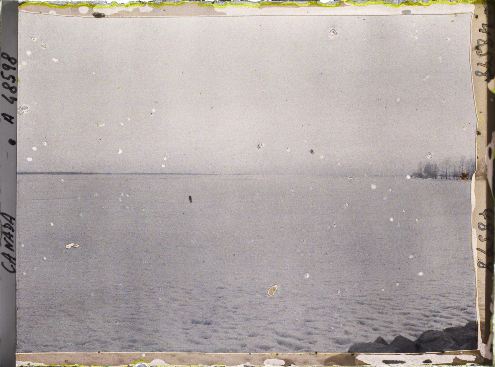 Image représentant Canada, Montréal, Le Saint Laurent en amont de Lachine, pris par les glaces