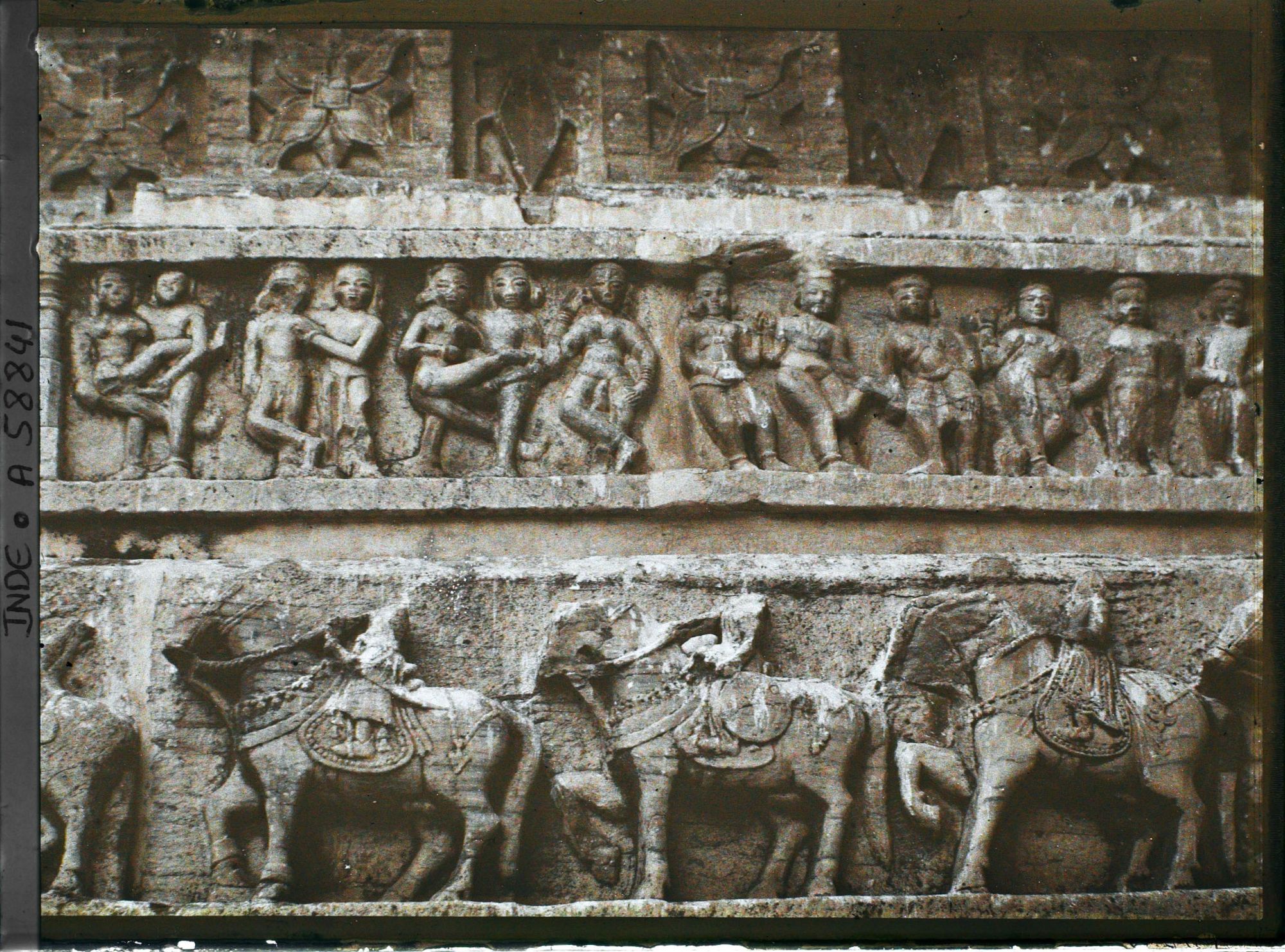 Image représentant Haut-reliefs sur le sikhara du temple Jagdish