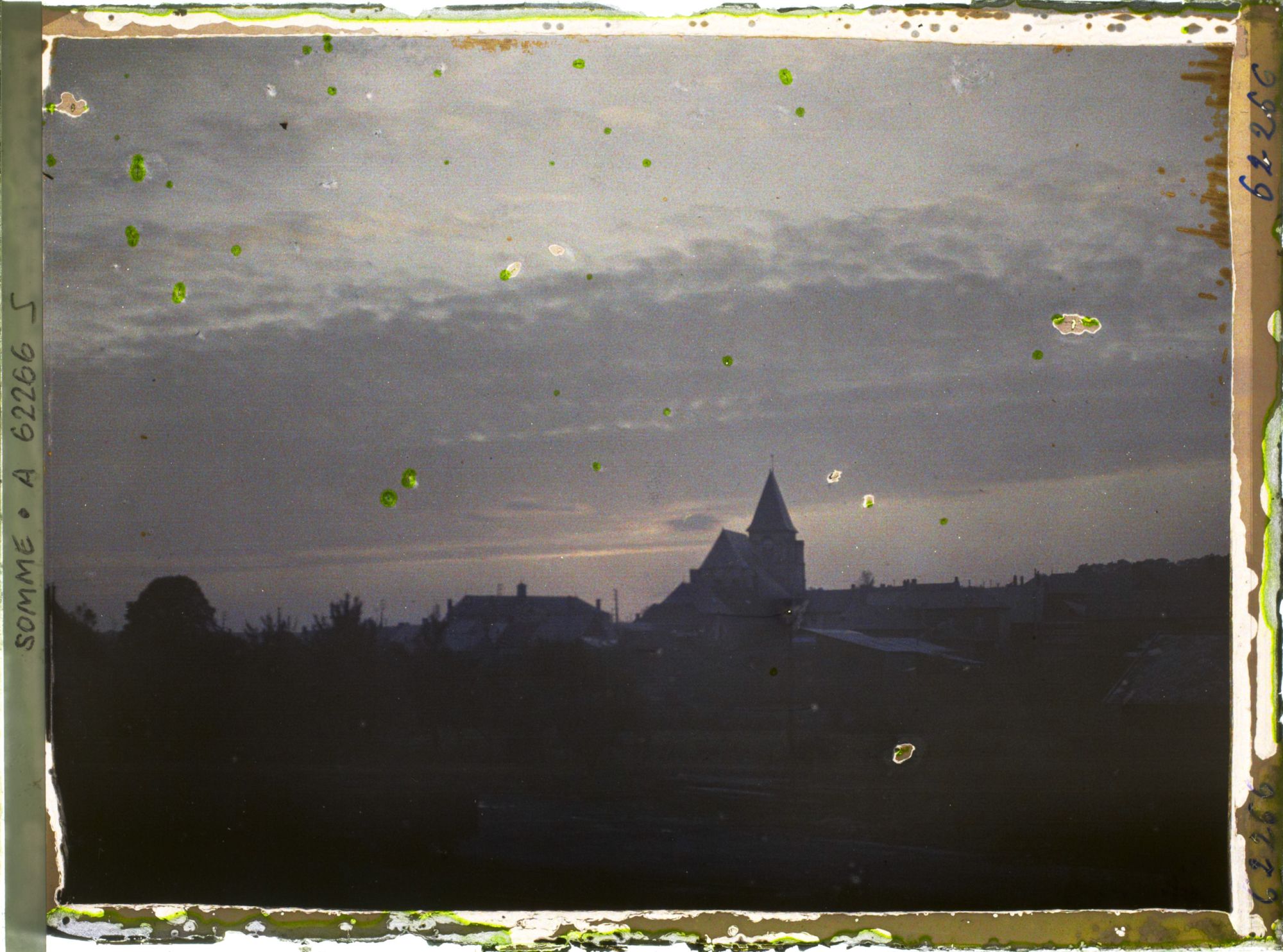 Image représentant Somme, Bray s/Somme, Effet du Soir sur le Village