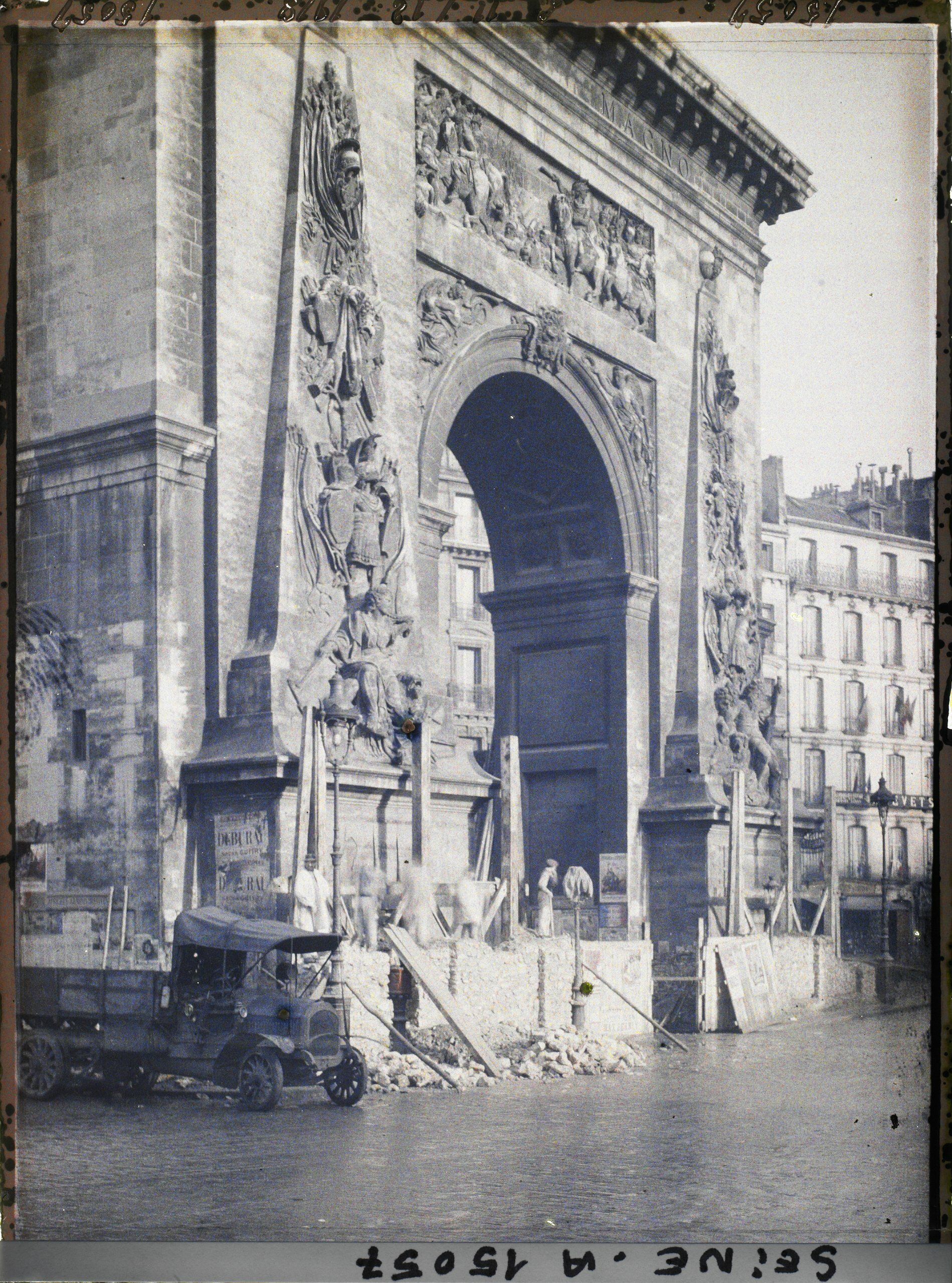 Image représentant Démantèlement des protections anti-bombardement sur la porte Saint-Denis