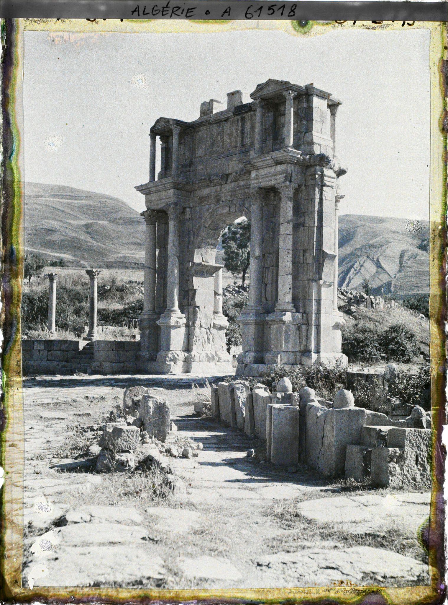 Image représentant L'Arc de Caracalla, vestiges de de la cité antique Cuicul