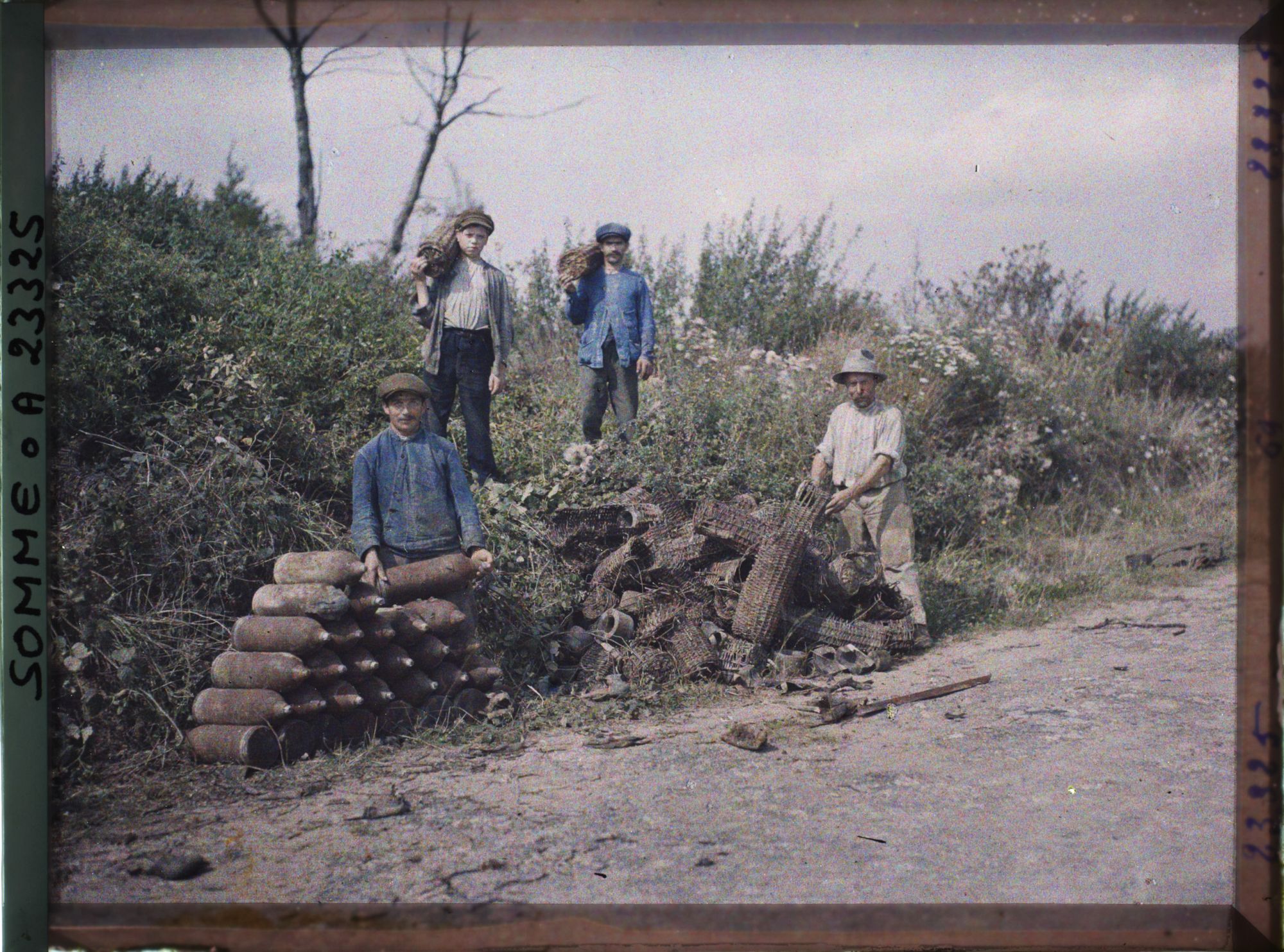 Image représentant Recherche d'obus boches dans le bois Douage