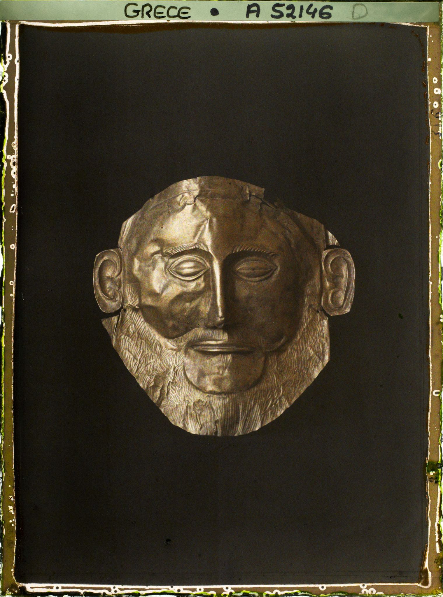 Image représentant Masque funéraire en or d'un roi de Mycènes : "masque dit d'Agamemnon"