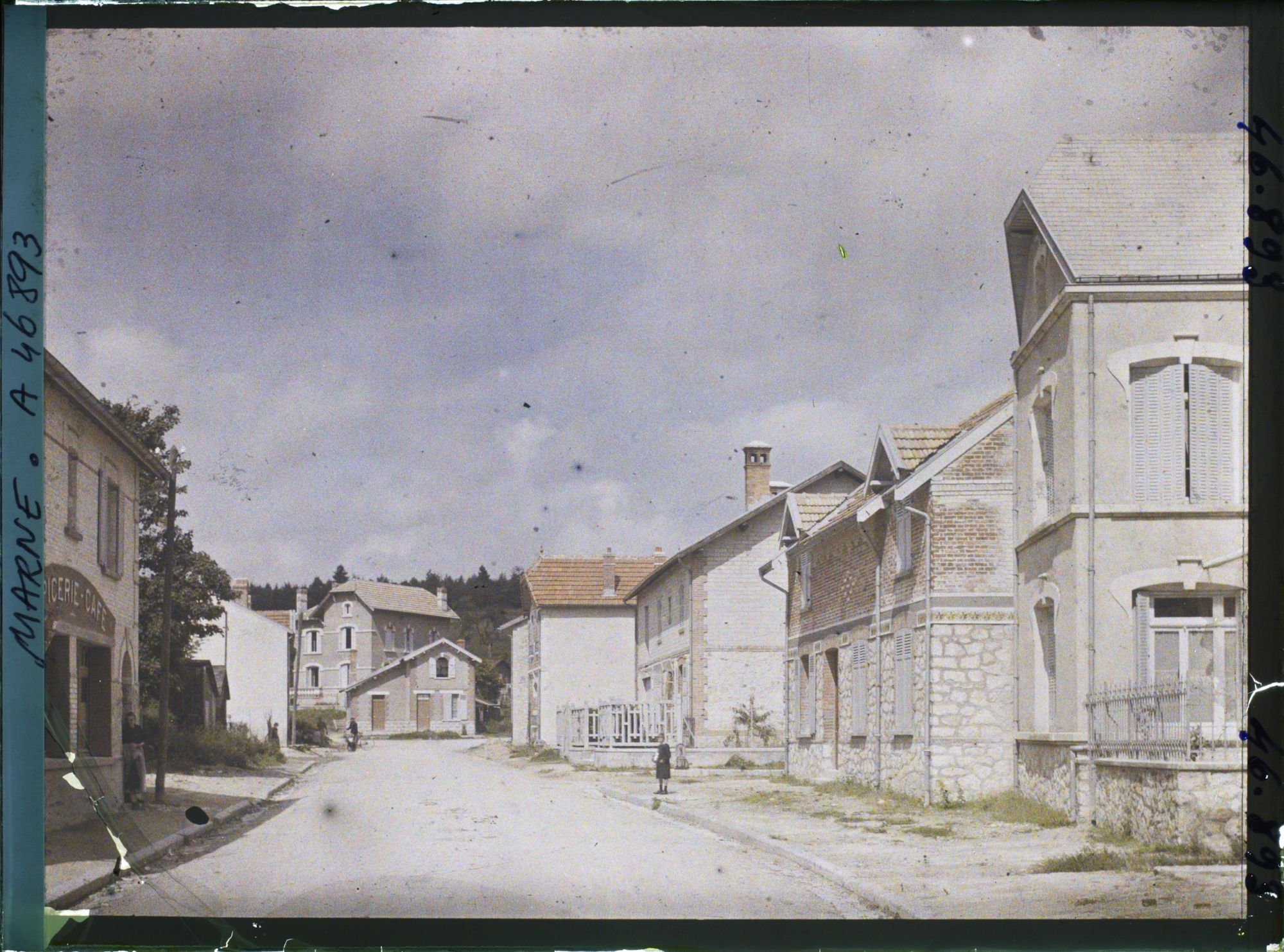 Image représentant France, Vienne le Château Marne (475 h.), Rue du Pont