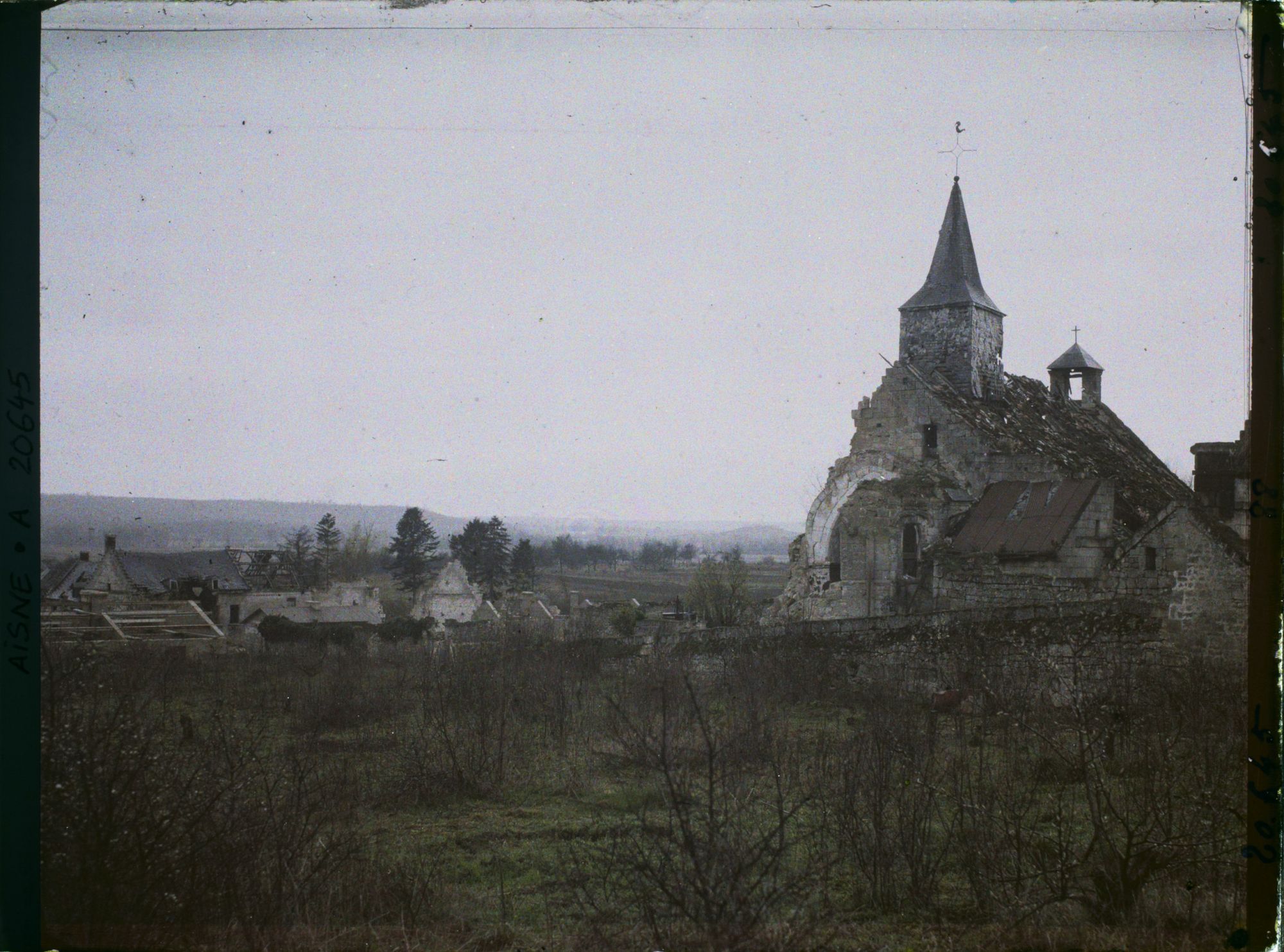 Image représentant France, Ste Marguerite, L'Eglise et plaine vers l'Aisne