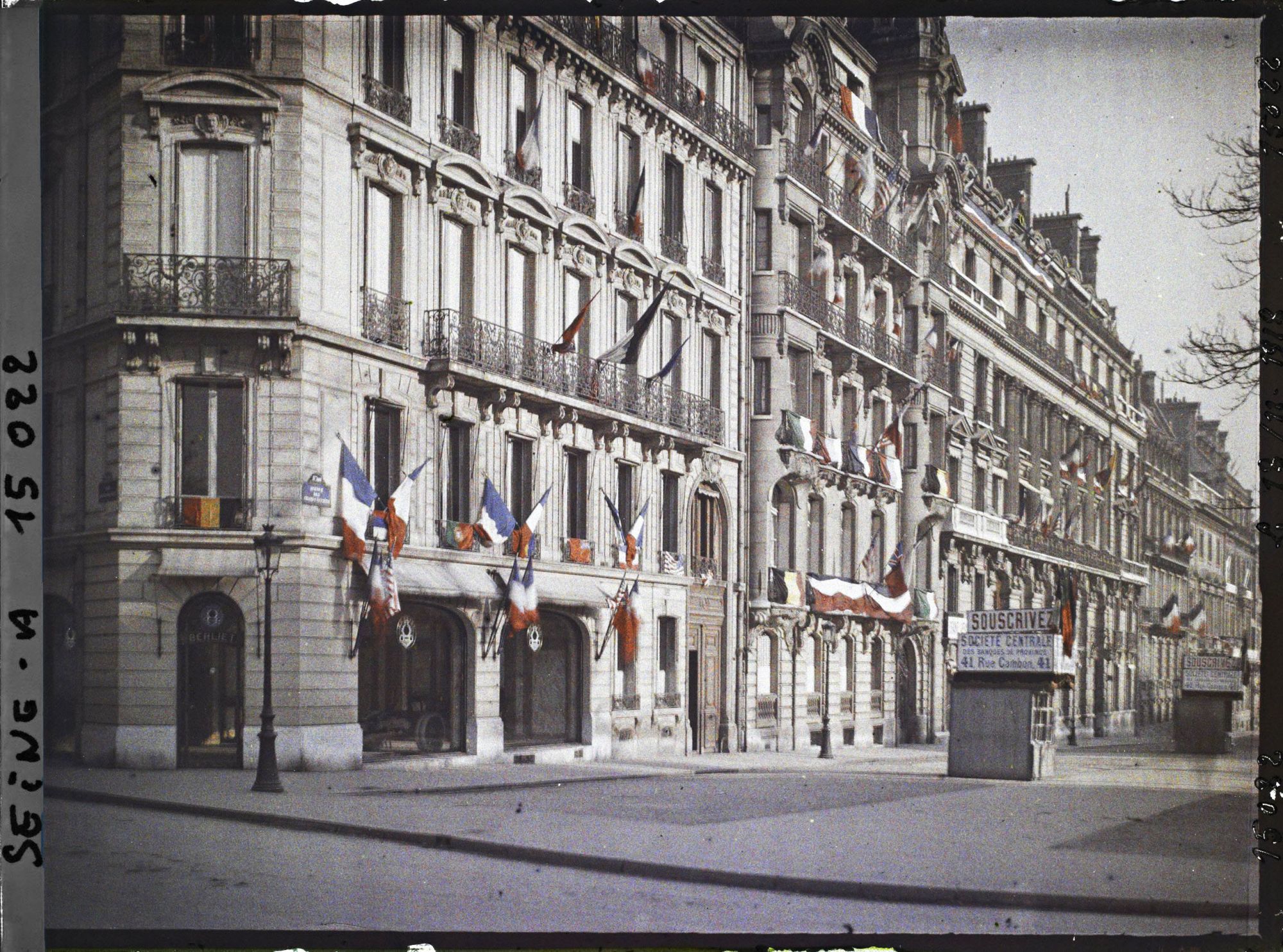 Image représentant Baraque de l'emprunt et pavoisements au 152 avenue des Champs-Elysées