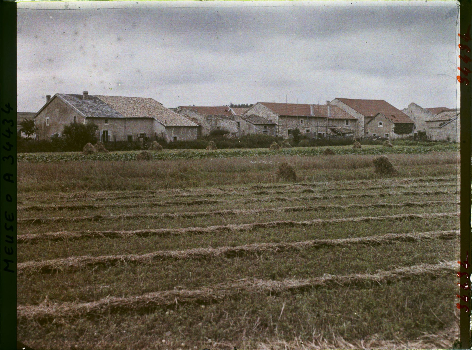 Image représentant France, Les Paroches, Aspect du Village avec les nouvelles Maisons