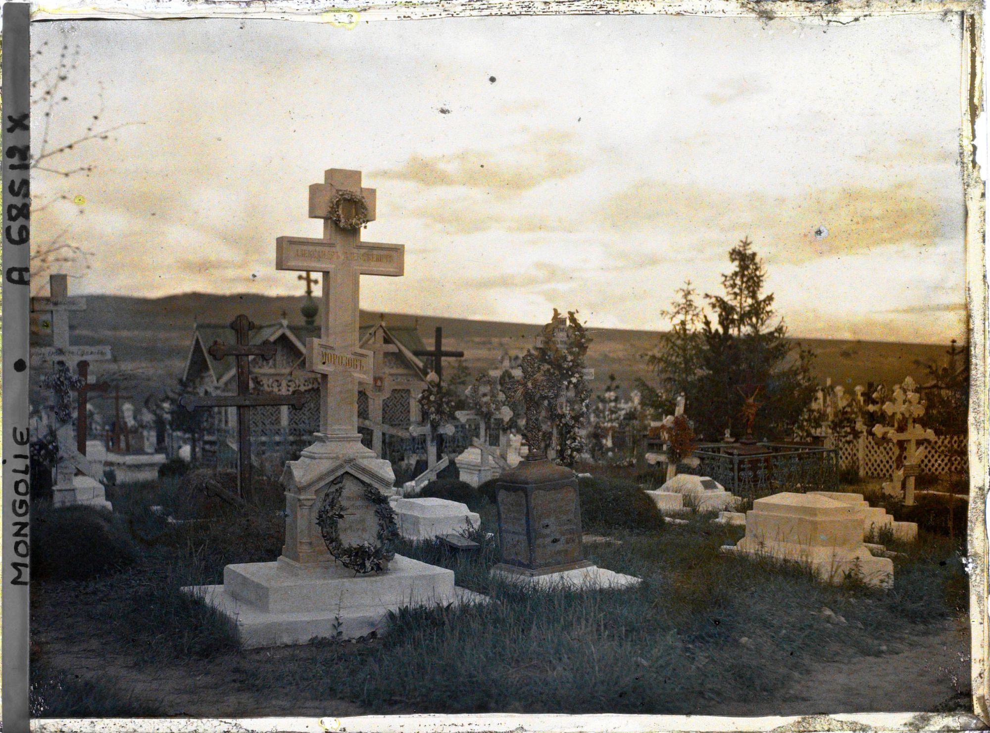 Image représentant Le cimetière près de l'église en bois de la Dormition