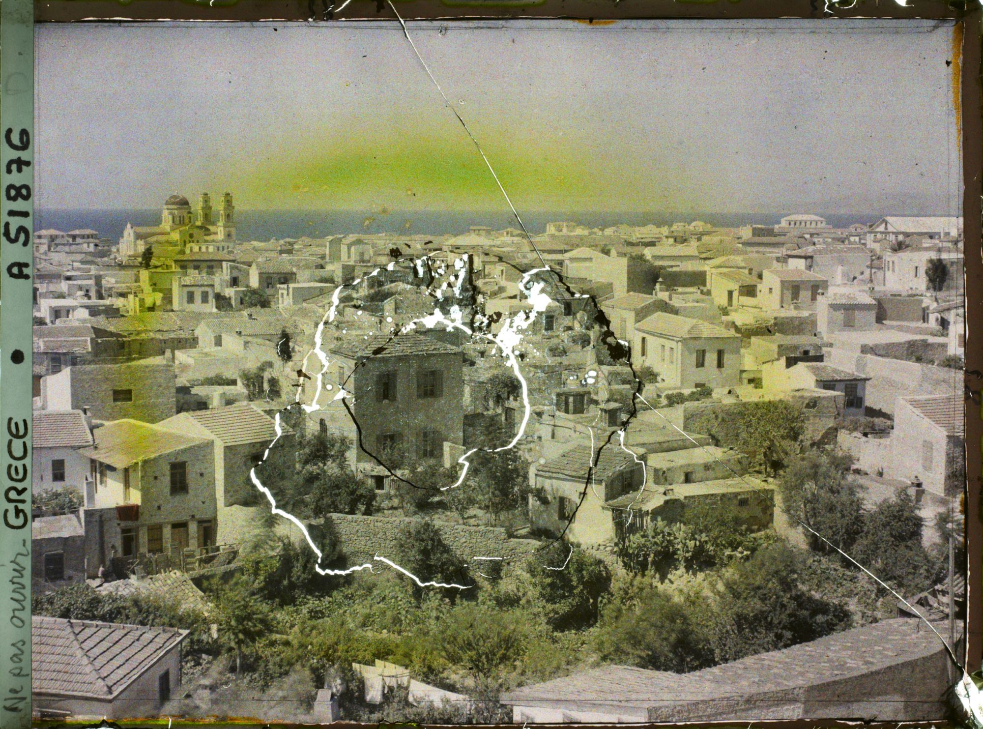 Image représentant Panorama sur la ville depuis les remparts vénitiens. A gauche, la cathédrale Agios Minas