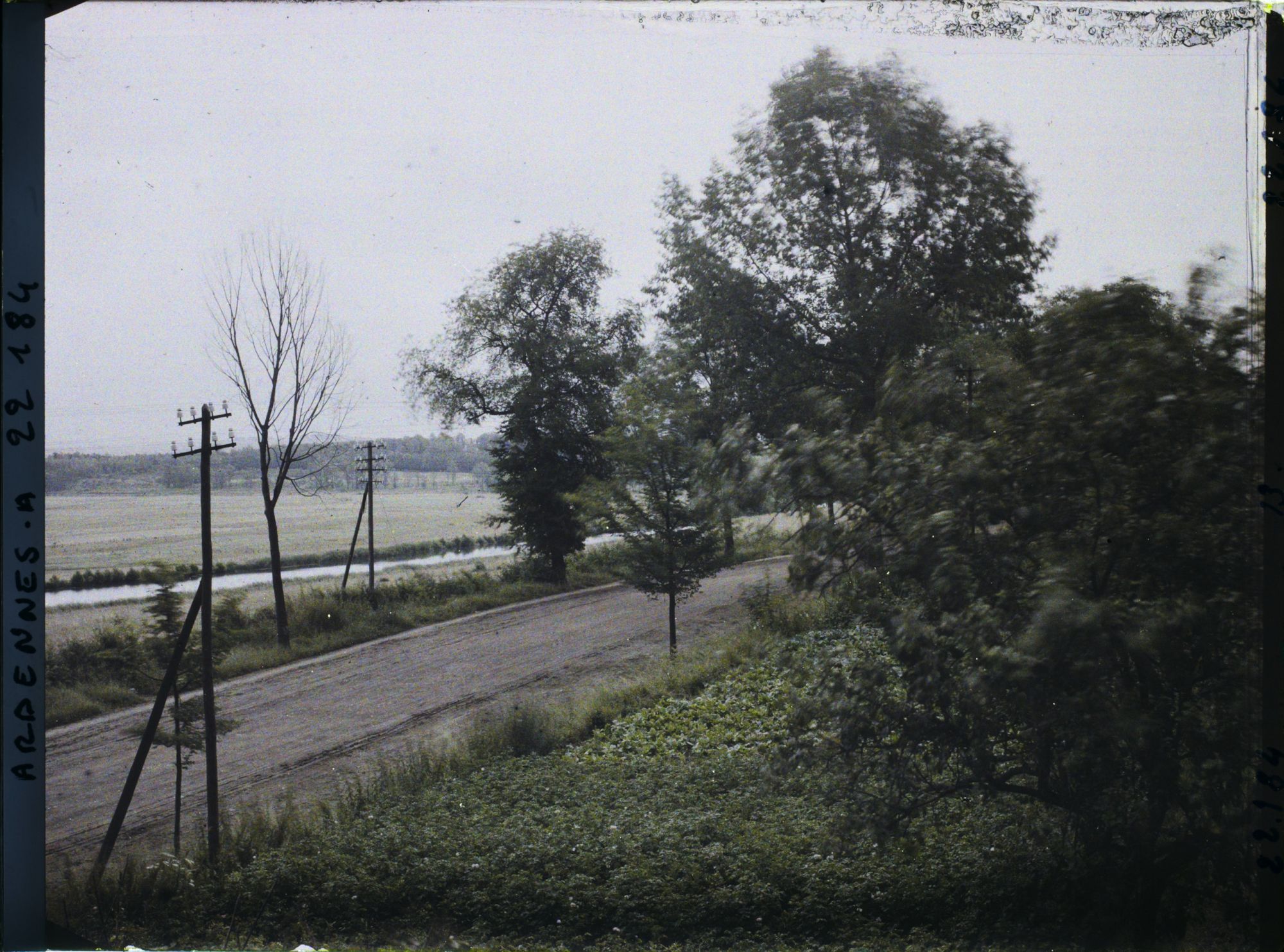 Image représentant Vue vers le Château de Bellevue prise de la Maison du Tisserand