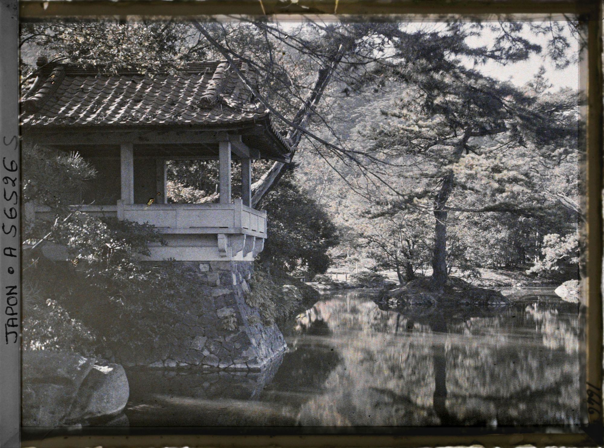 Image représentant Parc Ritsurin-koen (ou Kuribayashi-koen) : étang Gun'o-chi (ou Gunôchi) et son pavillon Kanôkaku