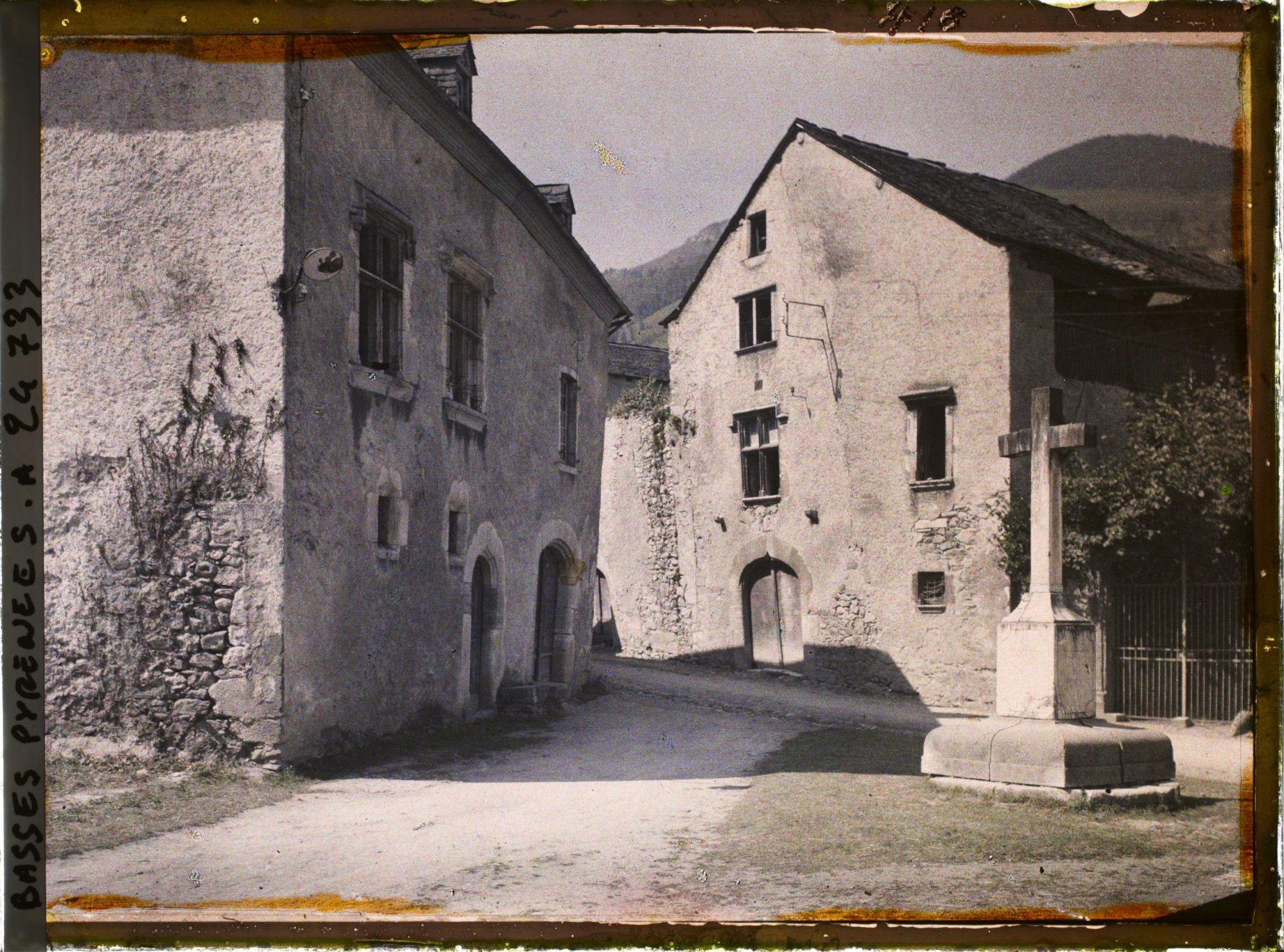 Image représentant France, Vallée d'Ossau, Vallée d'Ossau Bielle : Vieilles Maisons