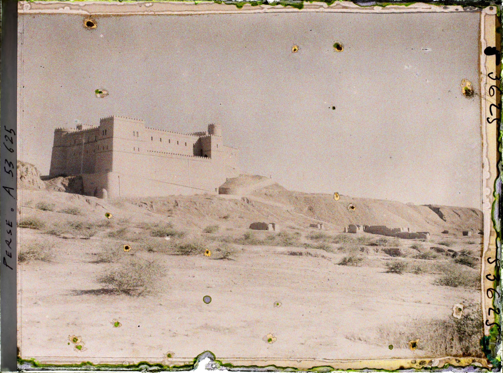 Image représentant Château de l'ingénieur Jacques de Morgan (fin XIXe) abritant la mission archéologique française