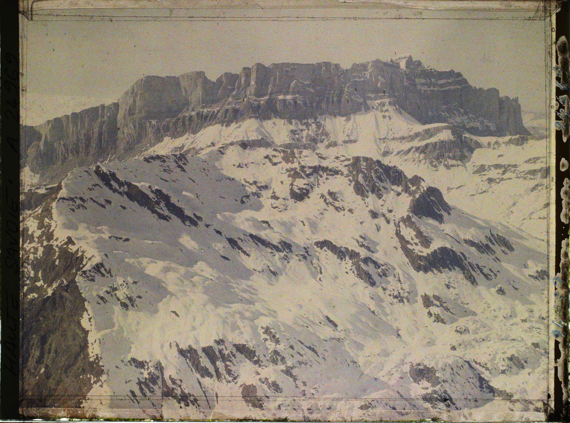 Image représentant Vue prise de Brévent (2532m) La Chaîne des Fiz, versant de la vallée de la Diosaz