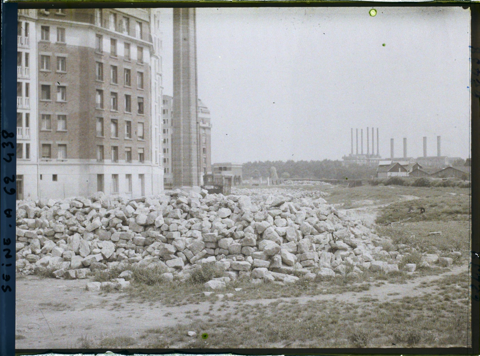 Image représentant Construction d'habitations à bon marché (HBM) sur la zone de fortifications à la porte de Saint-Cloud