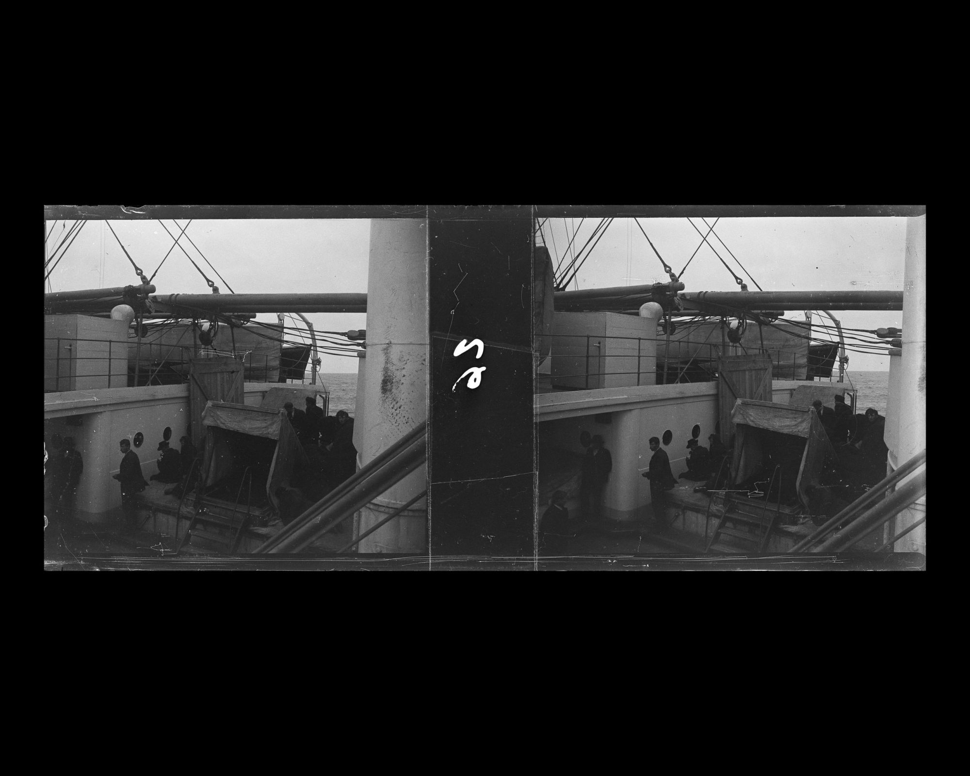 Image représentant Passagers des 3emes classes sur l'entrepont