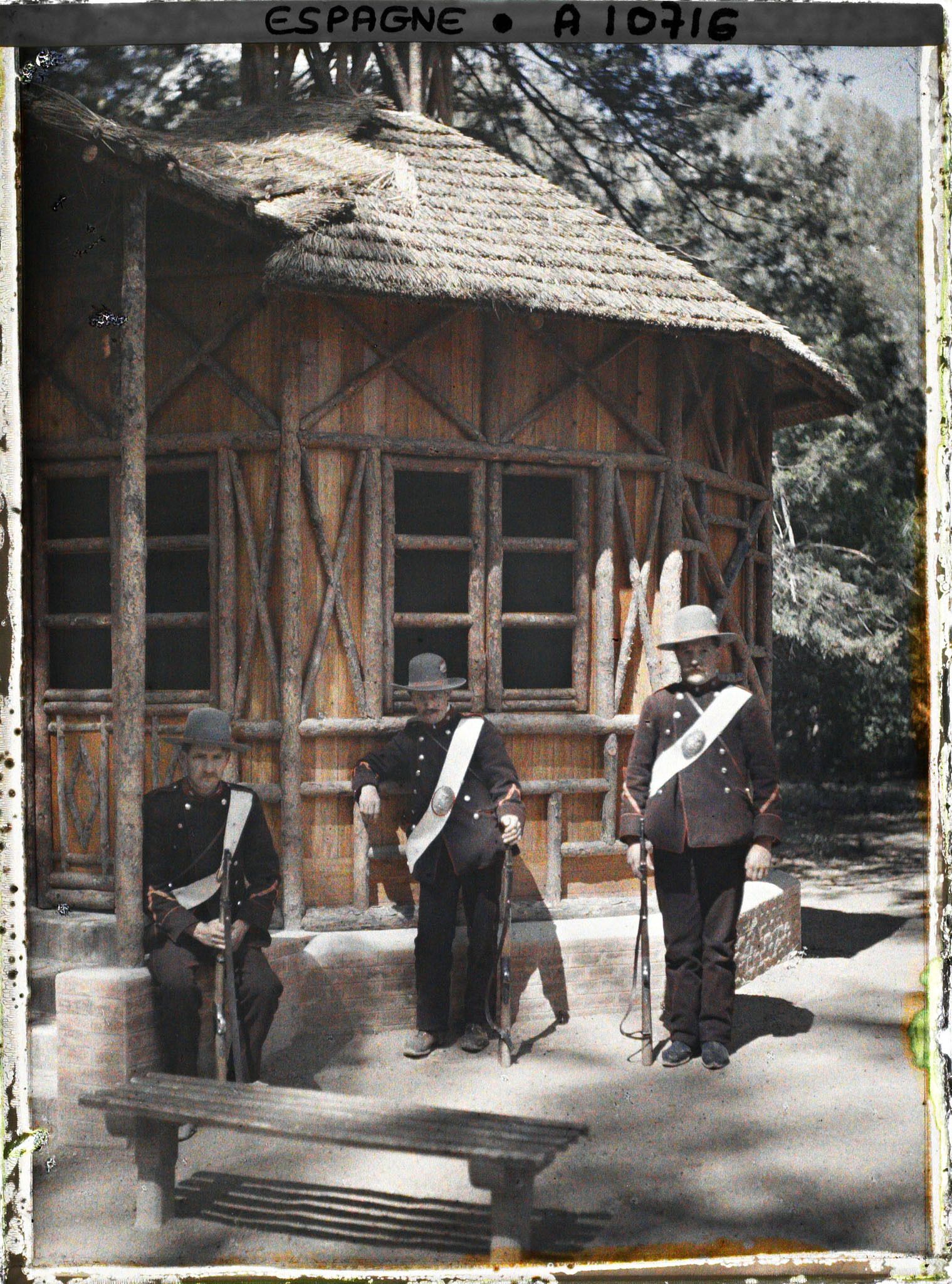 Image représentant Espagne, Aranjuez, Les 3 gardes de la Casa del Labrador (Ramon Gomez)