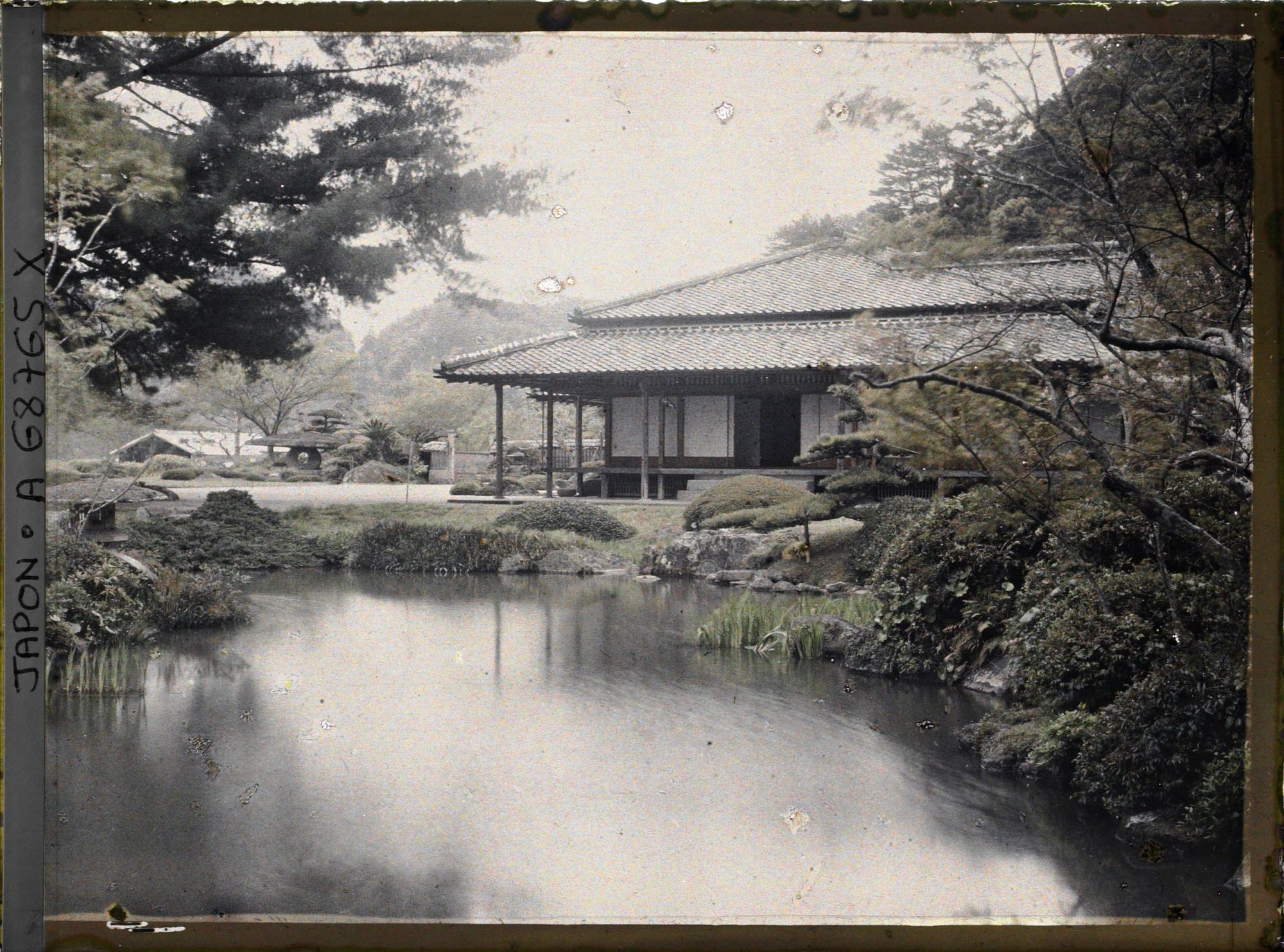 Image représentant Le jardin Iso-teien (Sengan-en) : pièce d'eau et palais Iso-goten