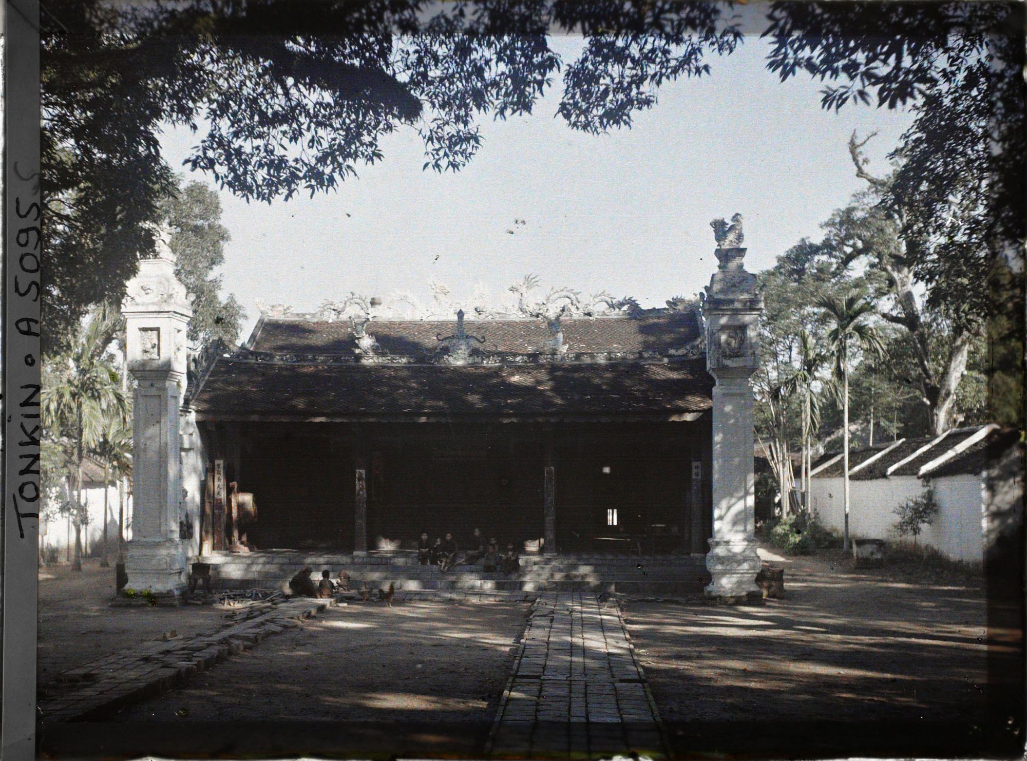 Image représentant La façade du temple Chan-vu (ou Tran-vu) dans le quartier de la Citadelle (le Grand Lac)