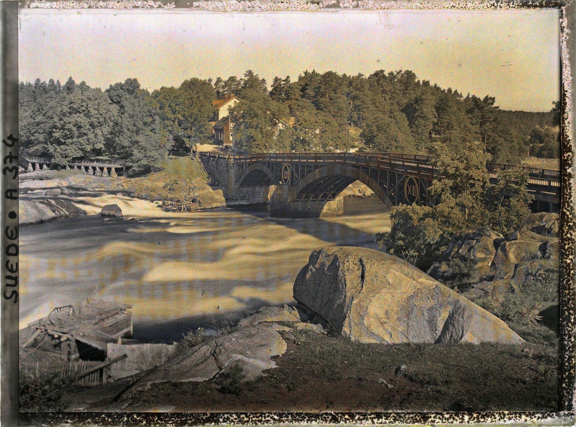 Image représentant Le pont Charles XIII vue de la rive sud du Dalälven