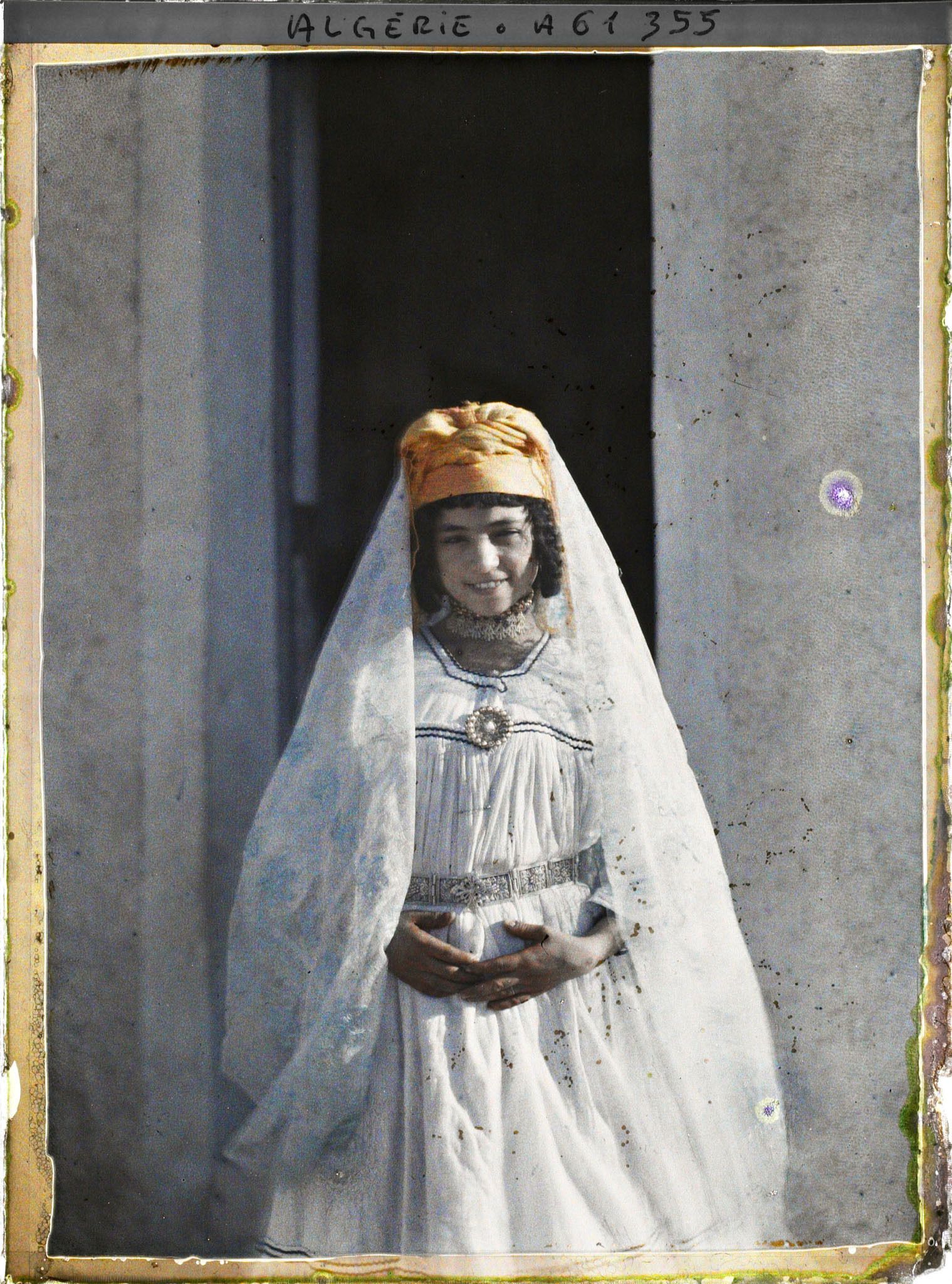 Image représentant Une jeune fille de la tribu des Ouled Naïls