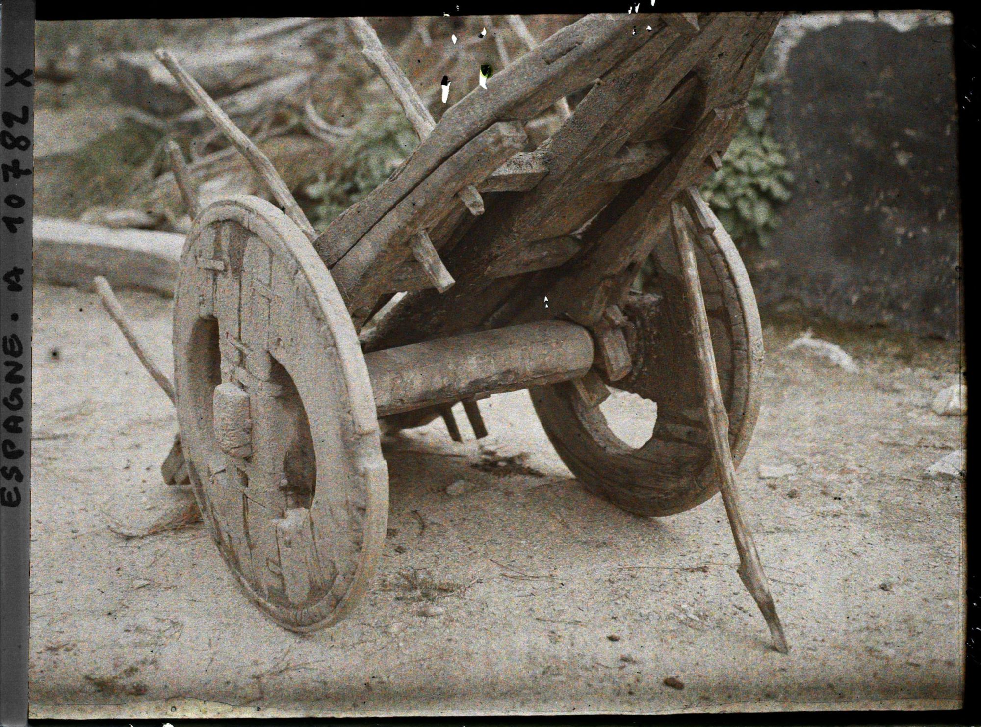 Image représentant Espagne, de Santiago à Padron, Fijo, Le Carro-ancien avec les roues et l'essieu