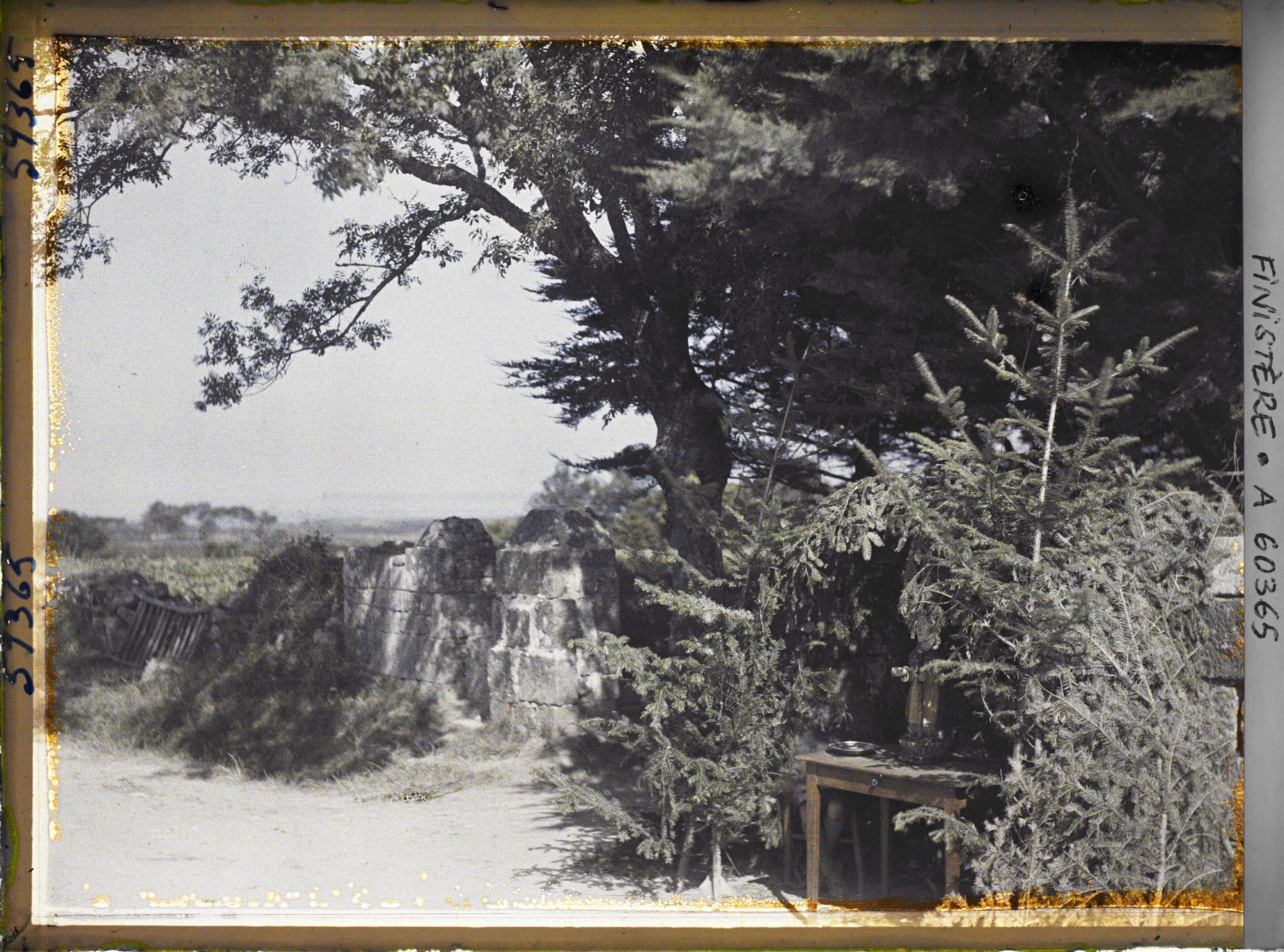 Image représentant Le reposoir de saint Even (?) sur le parcours de la Grande Troménie