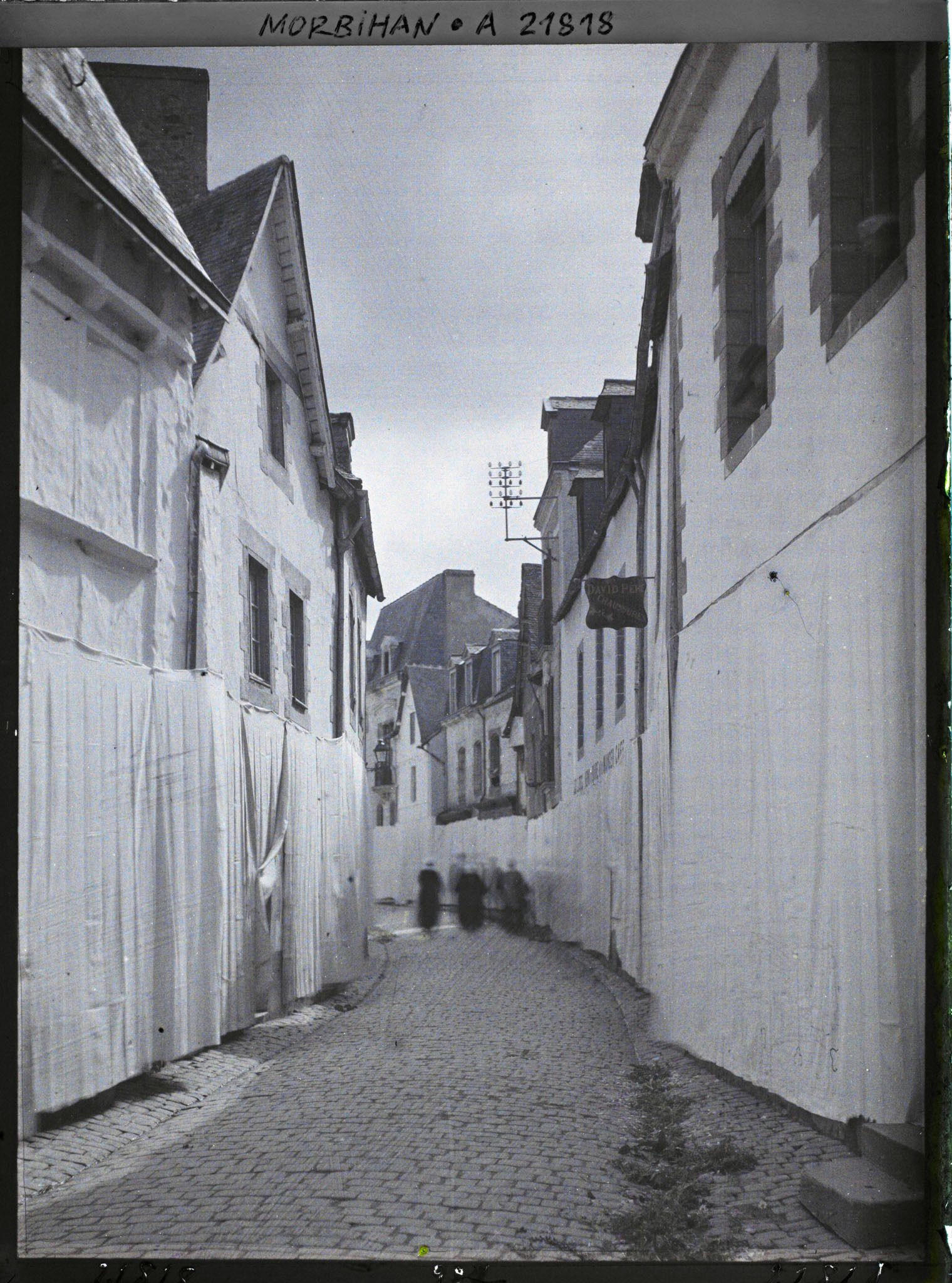 Image représentant La rue du Belzic avant le passage de la procession de la Fête-Dieu