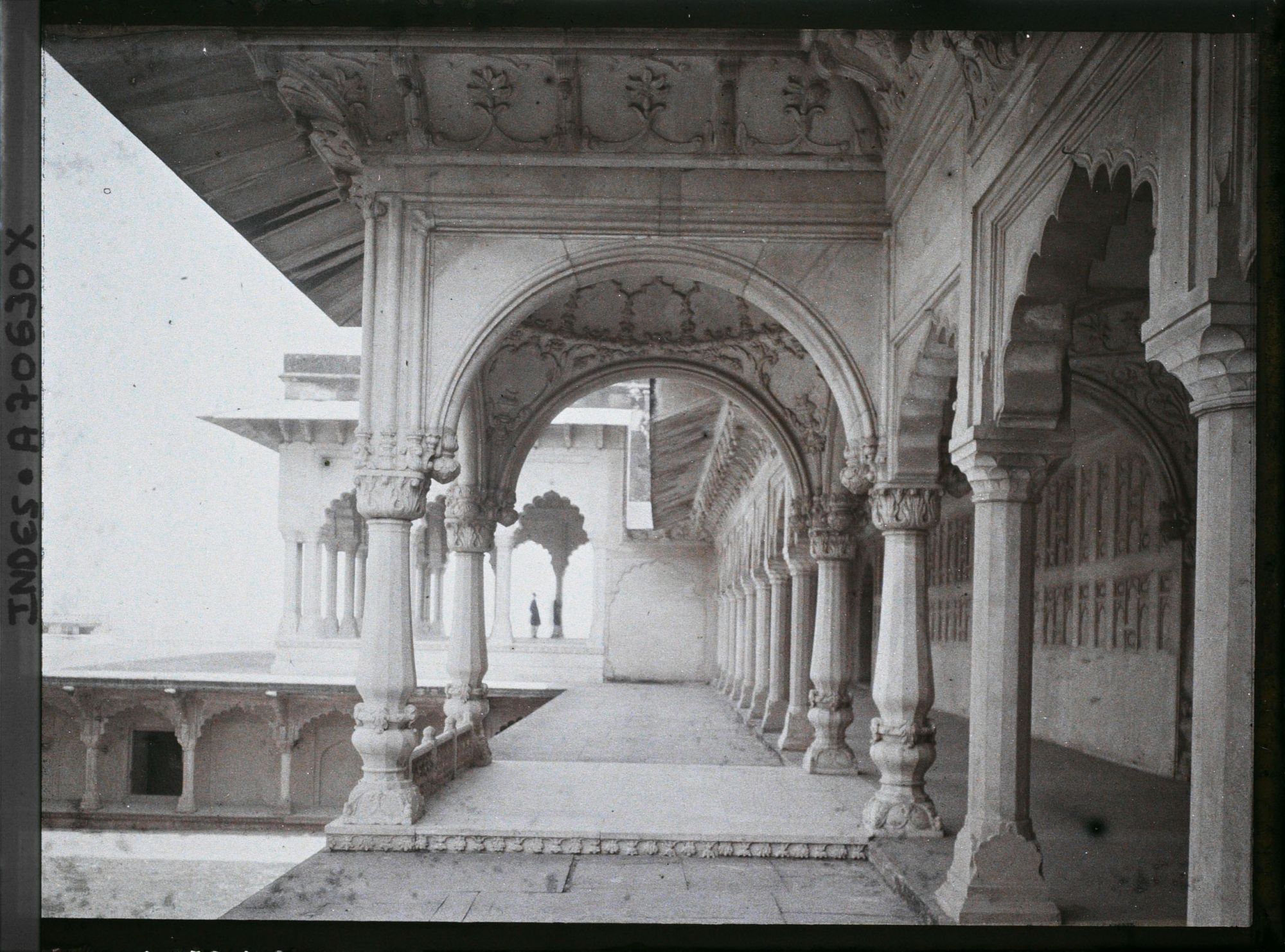Image représentant Une galerie de la tour du Jasmin (Musamman Burj) dans le fort Rouge (Lal Qila)