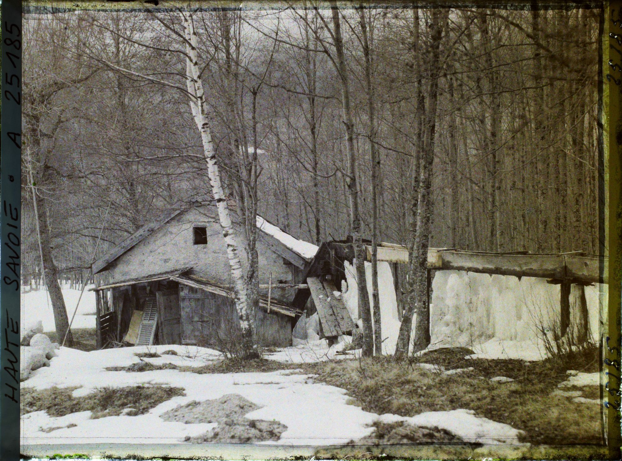 Image représentant France Les Alpes, Tissous, Chamonix - Village des Tissours, une fabrique d'objets en Corne, mue par l'eau