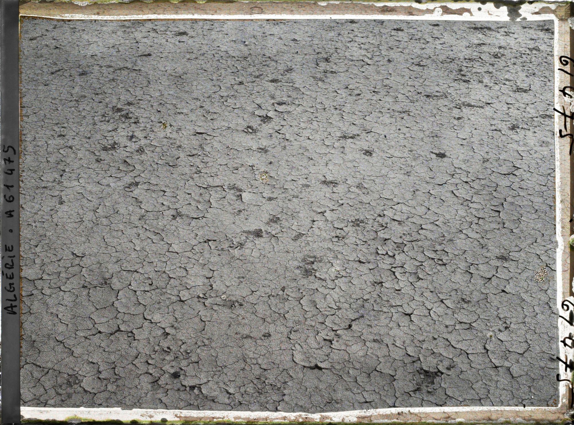 Image représentant Surface du sol dans la cuvette de la daya