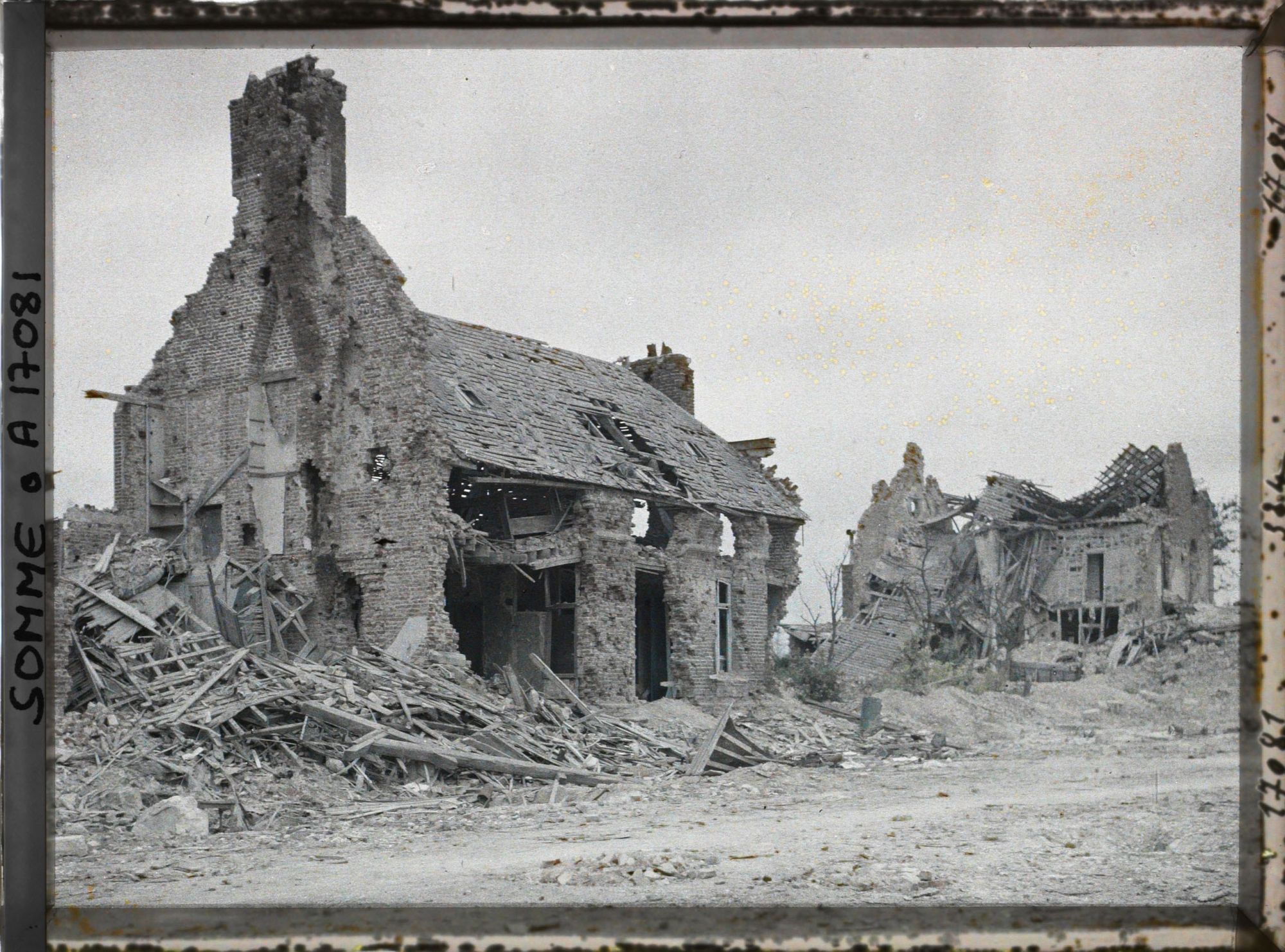 Image représentant France, Villers-Bretonneux, Ruines place de l'Eglise