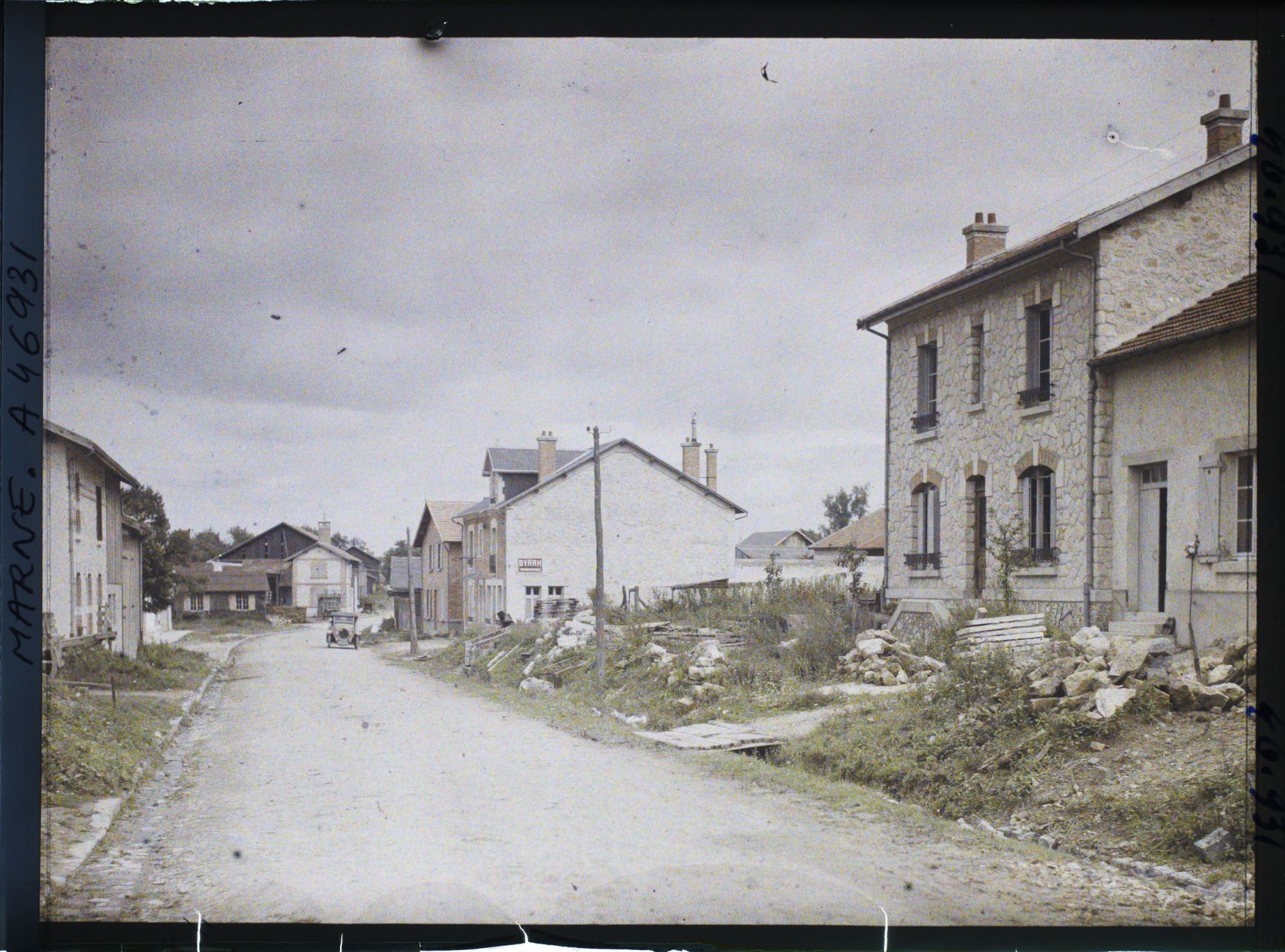 Image représentant France, Binarville Marne (210 h), Entrée de Binarville (par la rte des Autry - Diron Autry)