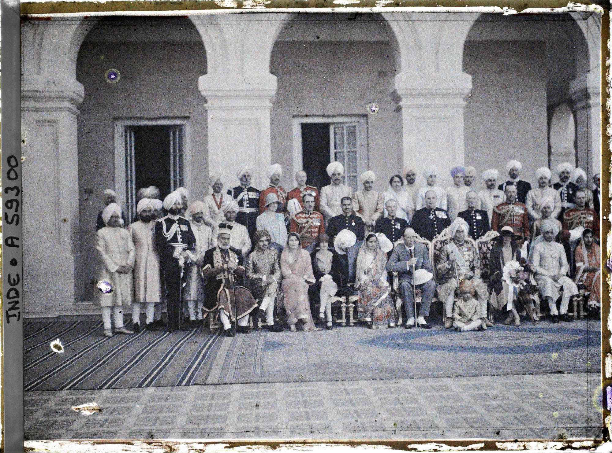 Image représentant Portait de groupe lors du jubilé célébrant les cinquante ans de règne du maharajah Jagatjit Singh - Première partie des festivités, réservée aux officiels britanniques et aux autres invités européens