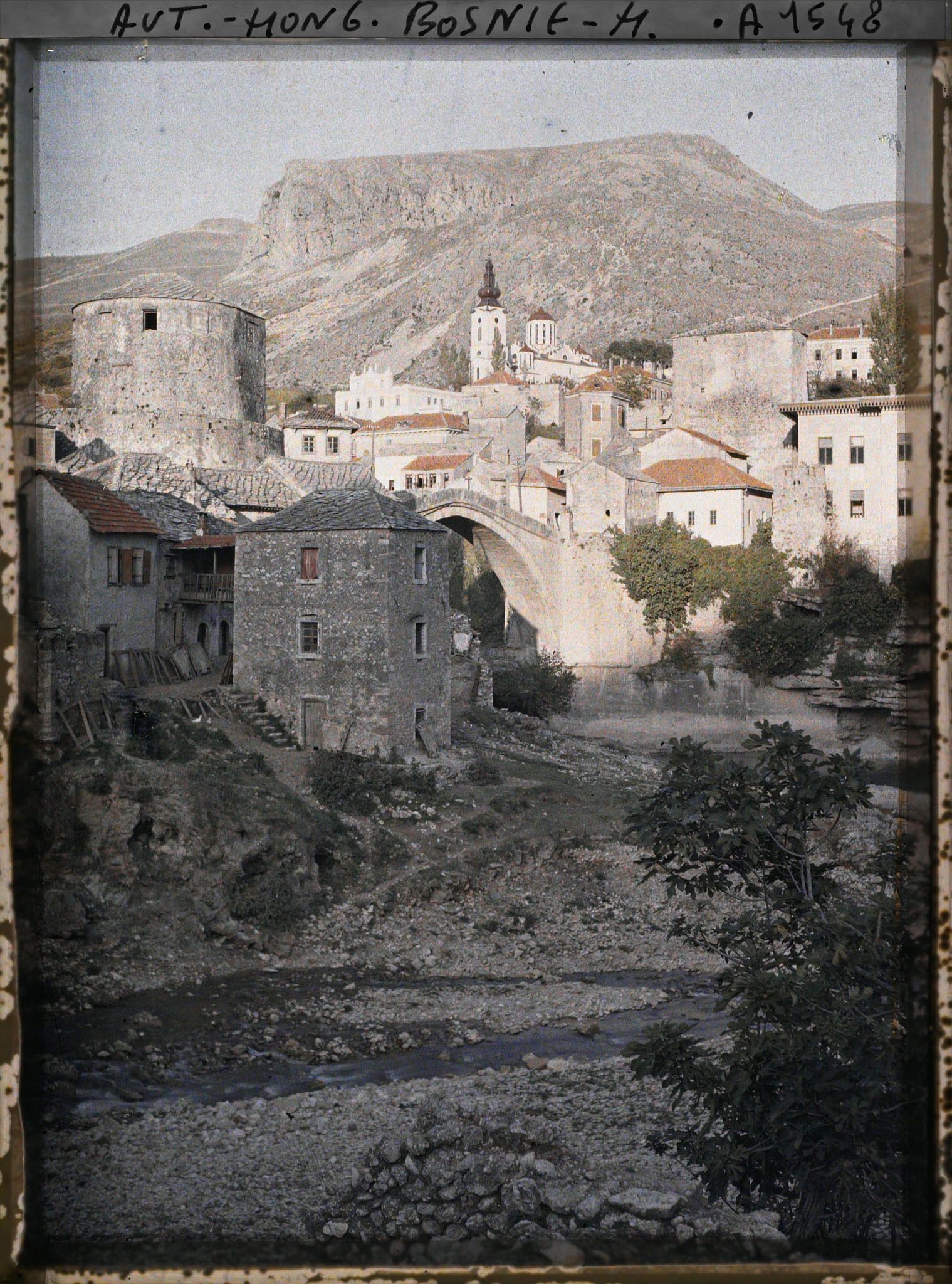 Image représentant Le pont et l'Eglise Orthodoxe