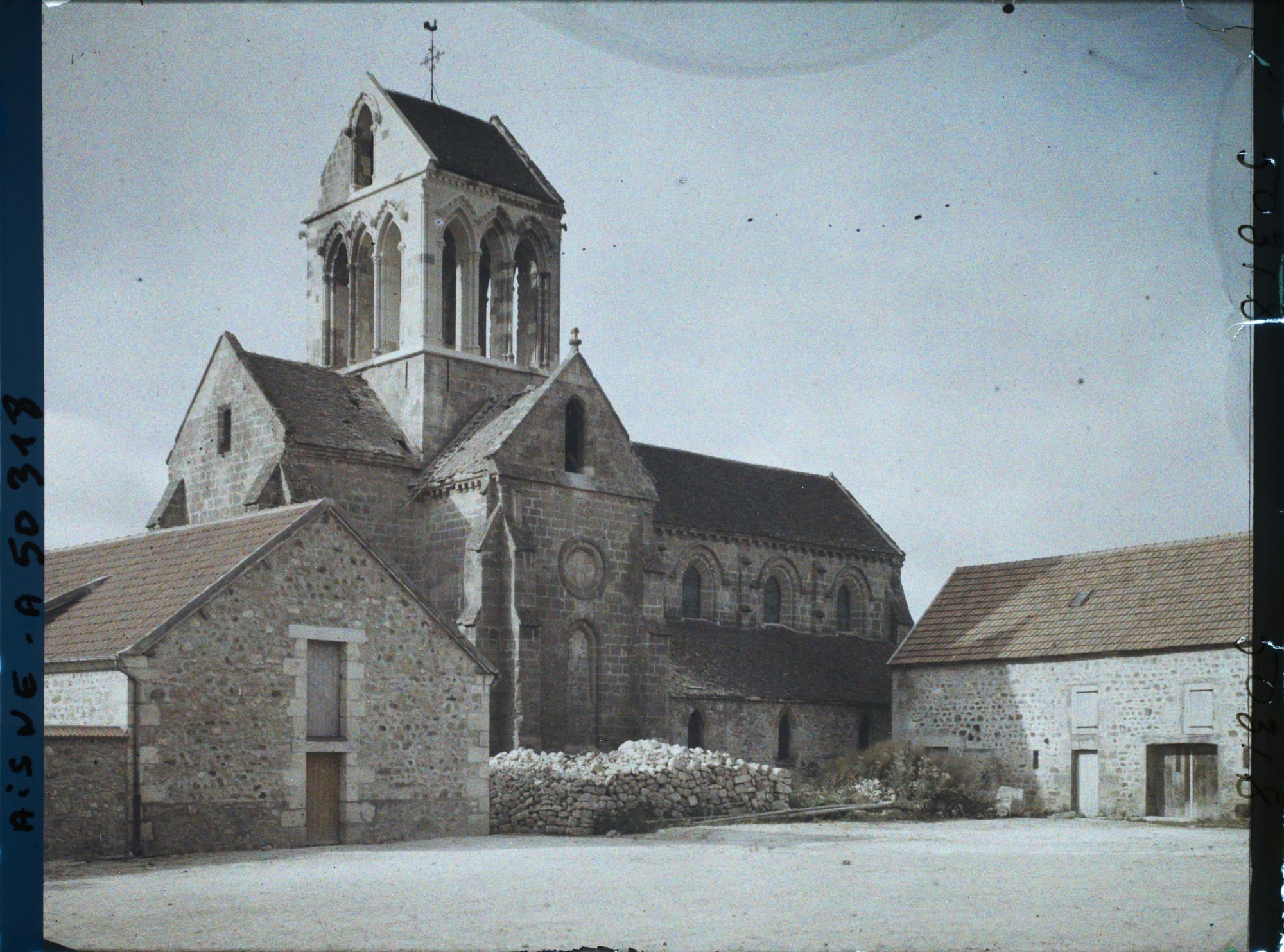 Image représentant France, Bourg et Comin, Eglise partie Sud
